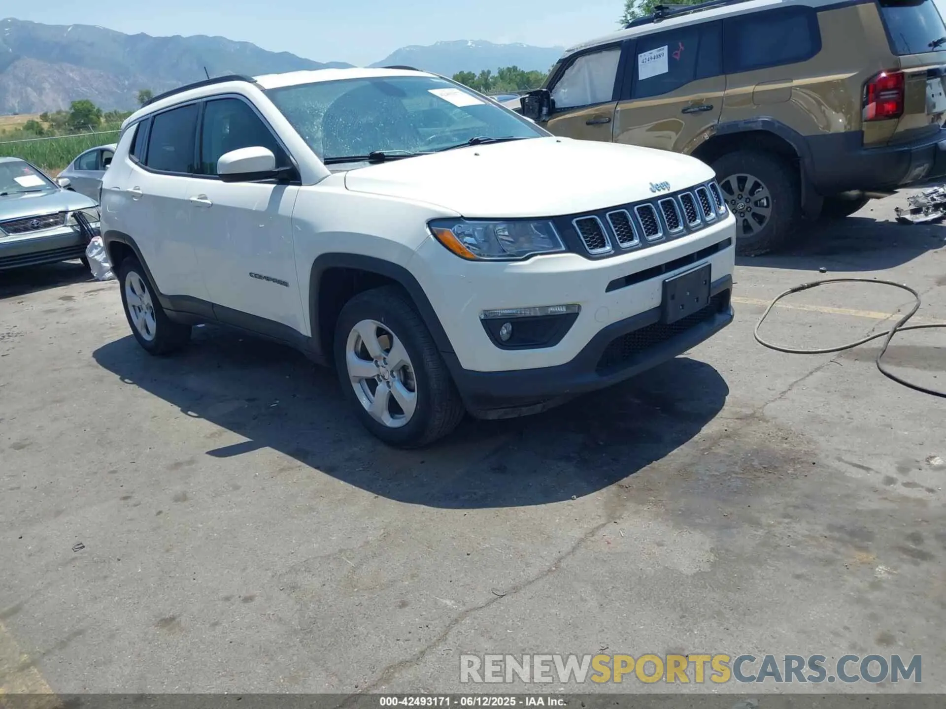 1 Photograph of a damaged car 3C4NJDBB9MT560794 JEEP COMPASS 2021