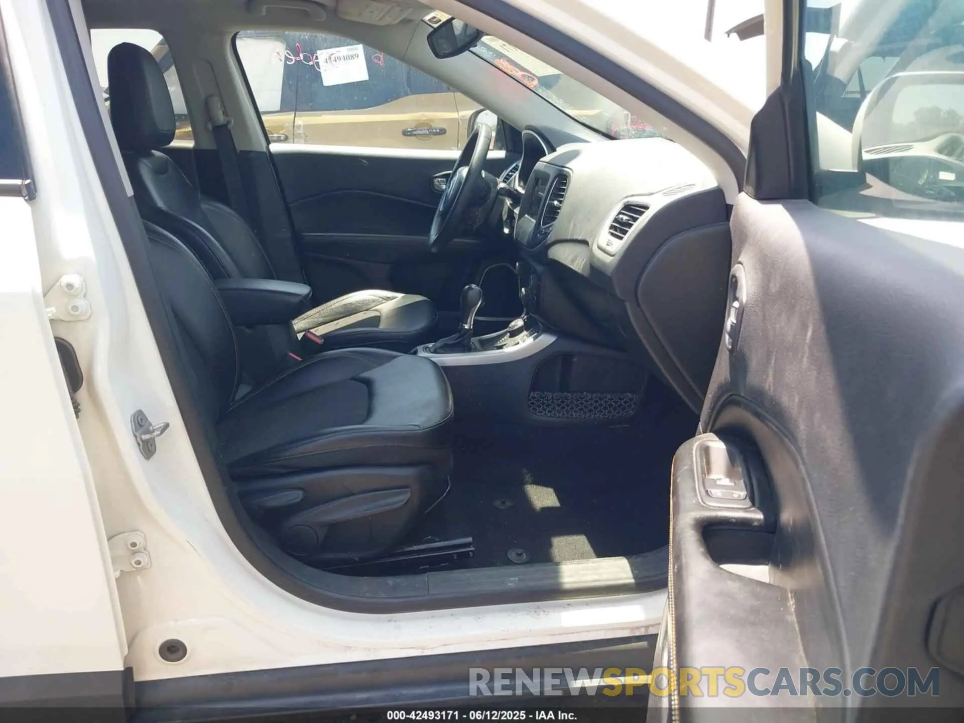 5 Photograph of a damaged car 3C4NJDBB9MT560794 JEEP COMPASS 2021