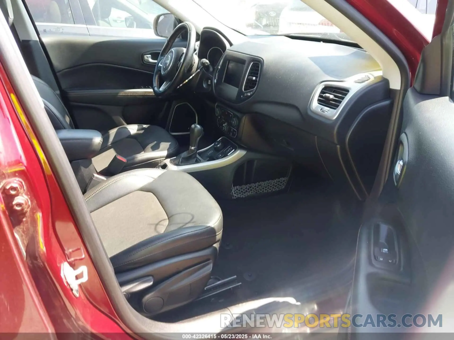 5 Photograph of a damaged car 3C4NJDBB9MT584061 JEEP COMPASS 2021