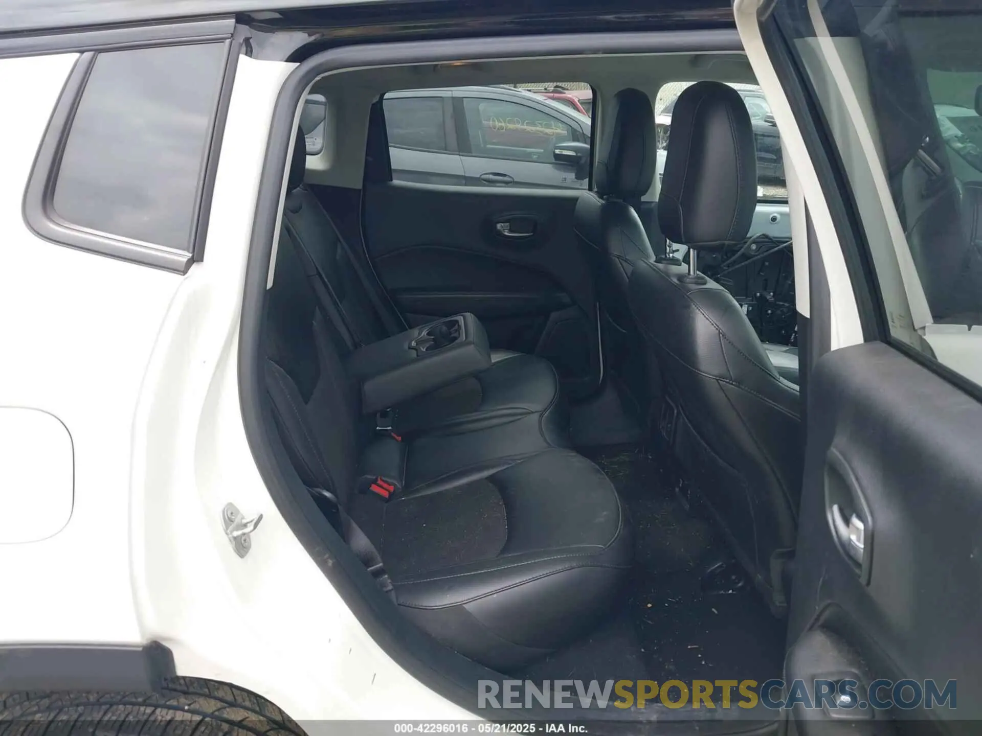 8 Photograph of a damaged car 3C4NJDBBXMT586529 JEEP COMPASS 2021