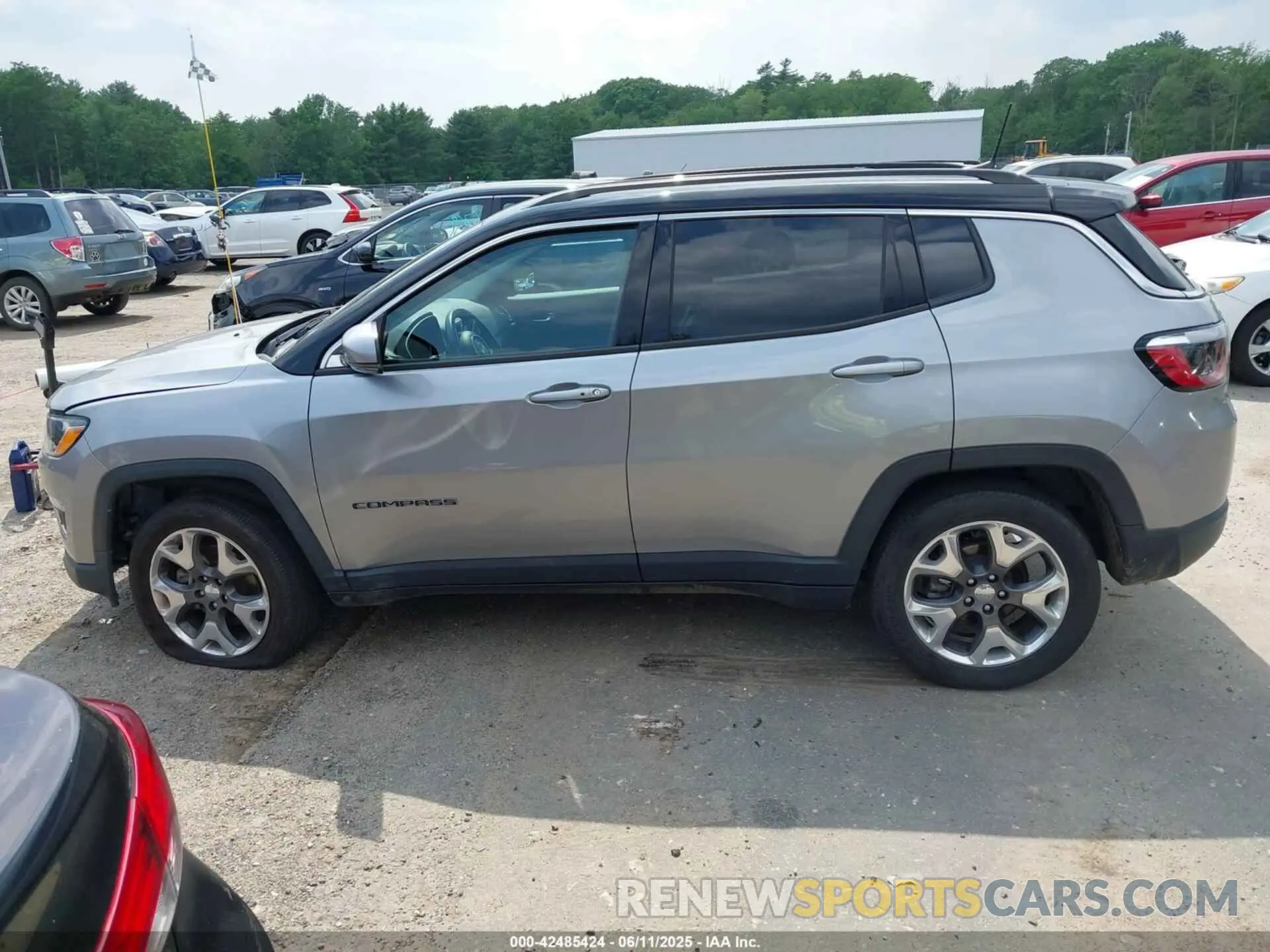 14 Photograph of a damaged car 3C4NJDCB1MT506372 JEEP COMPASS 2021