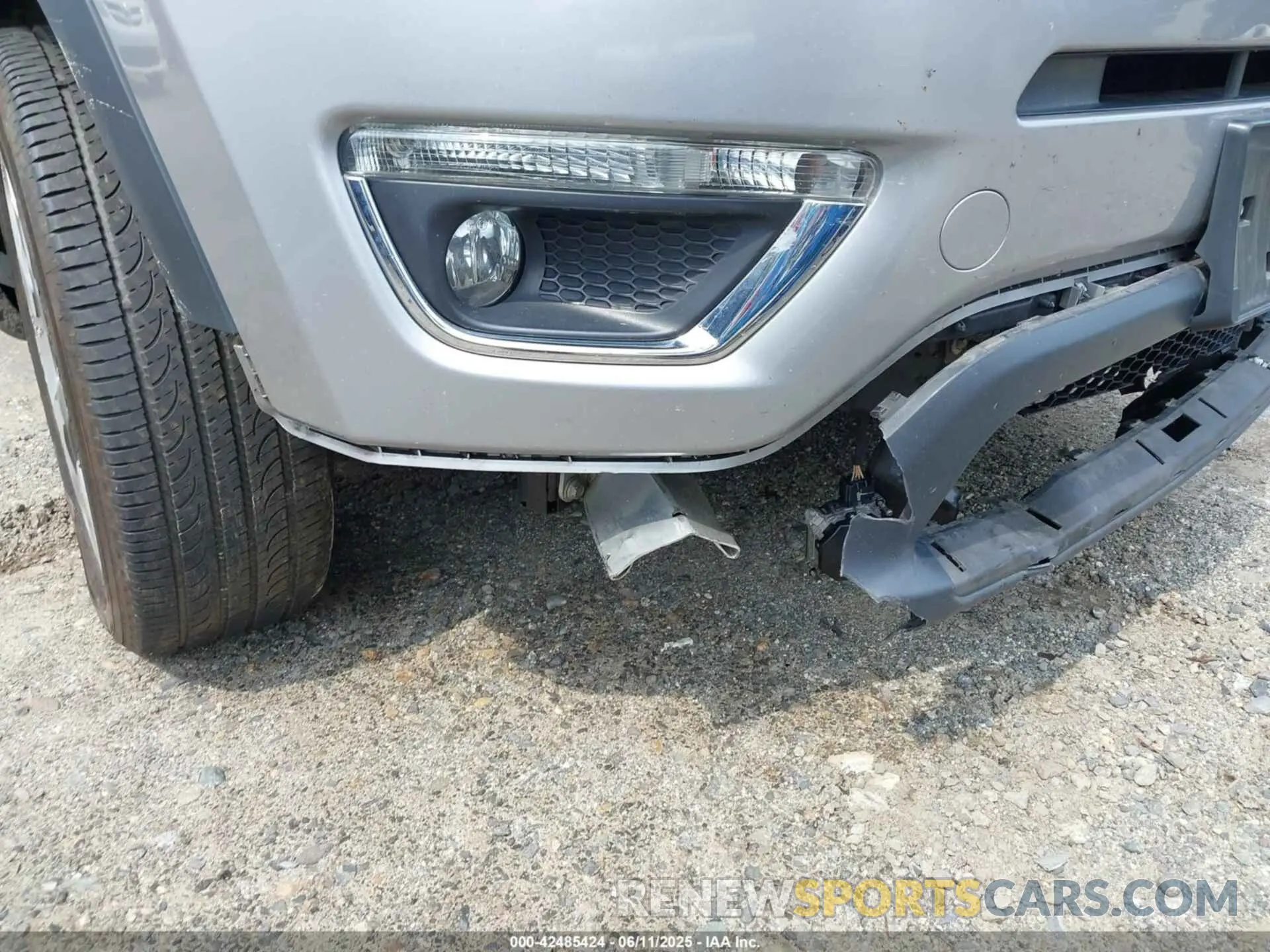 17 Photograph of a damaged car 3C4NJDCB1MT506372 JEEP COMPASS 2021