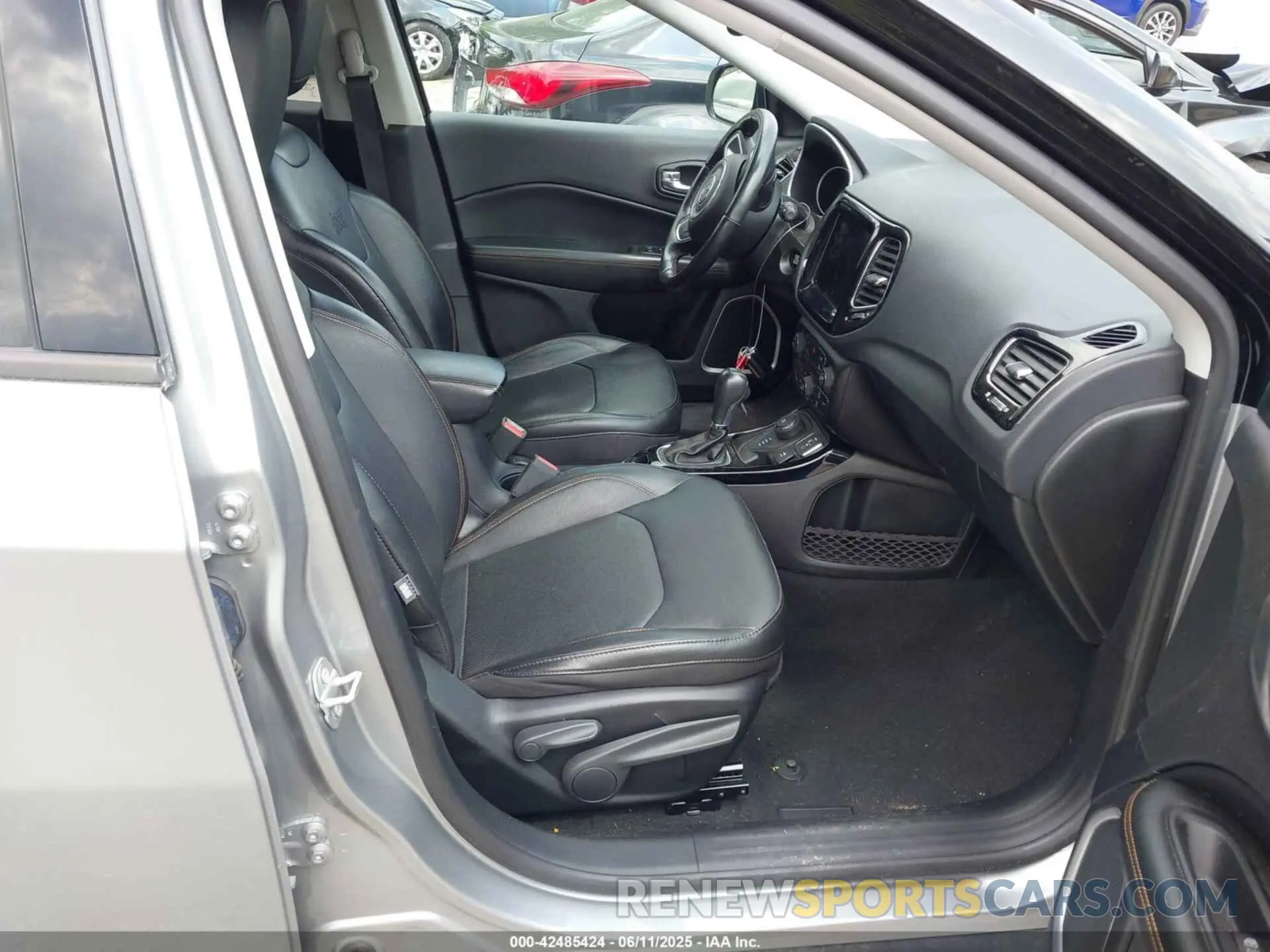 5 Photograph of a damaged car 3C4NJDCB1MT506372 JEEP COMPASS 2021
