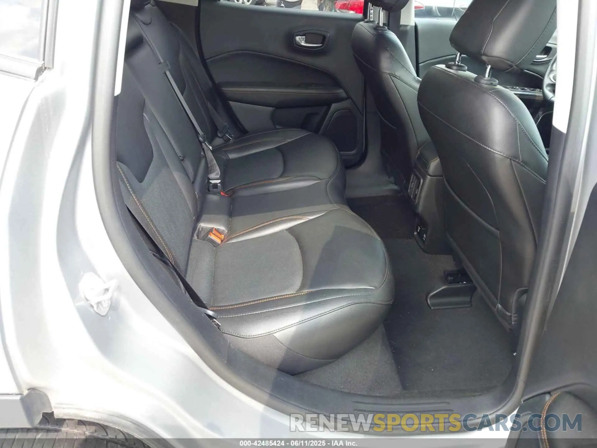 8 Photograph of a damaged car 3C4NJDCB1MT506372 JEEP COMPASS 2021