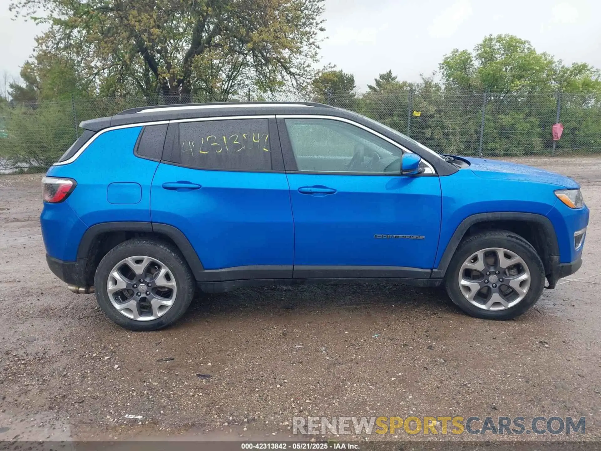 13 Photograph of a damaged car 3C4NJDCB1MT542823 JEEP COMPASS 2021