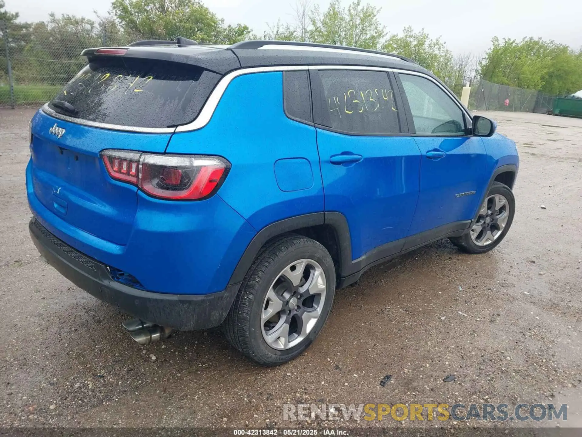 4 Photograph of a damaged car 3C4NJDCB1MT542823 JEEP COMPASS 2021