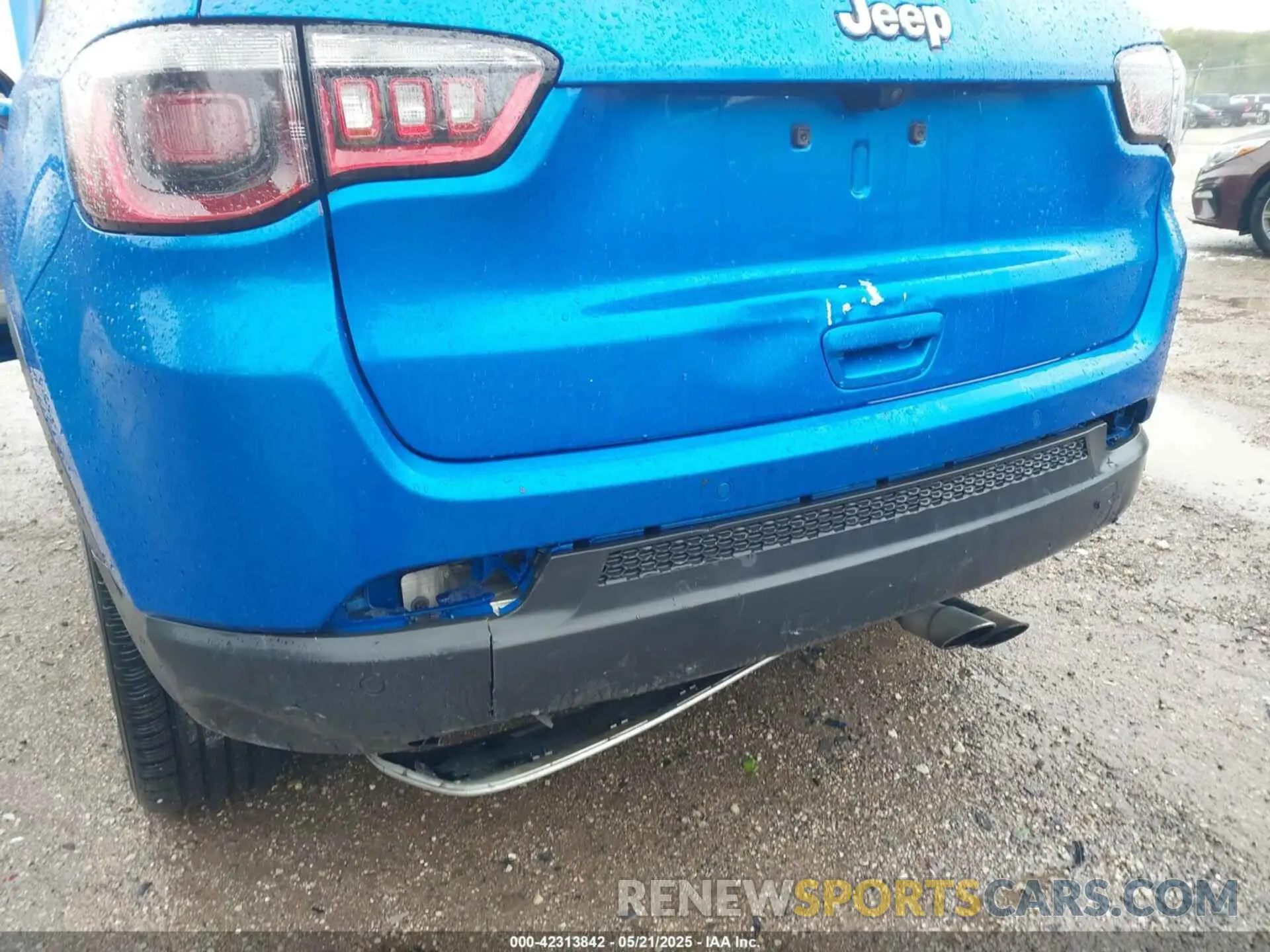 6 Photograph of a damaged car 3C4NJDCB1MT542823 JEEP COMPASS 2021