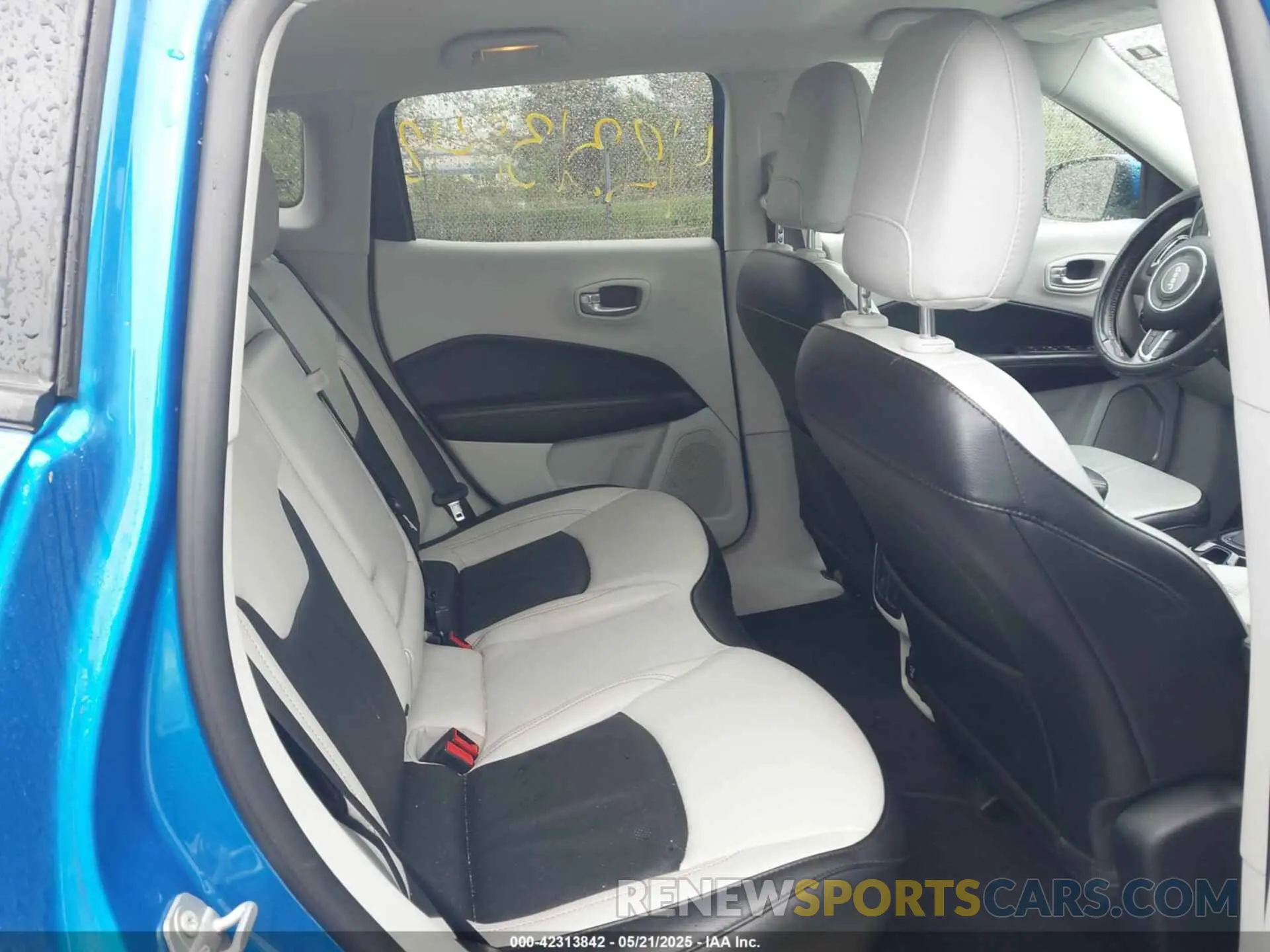 8 Photograph of a damaged car 3C4NJDCB1MT542823 JEEP COMPASS 2021