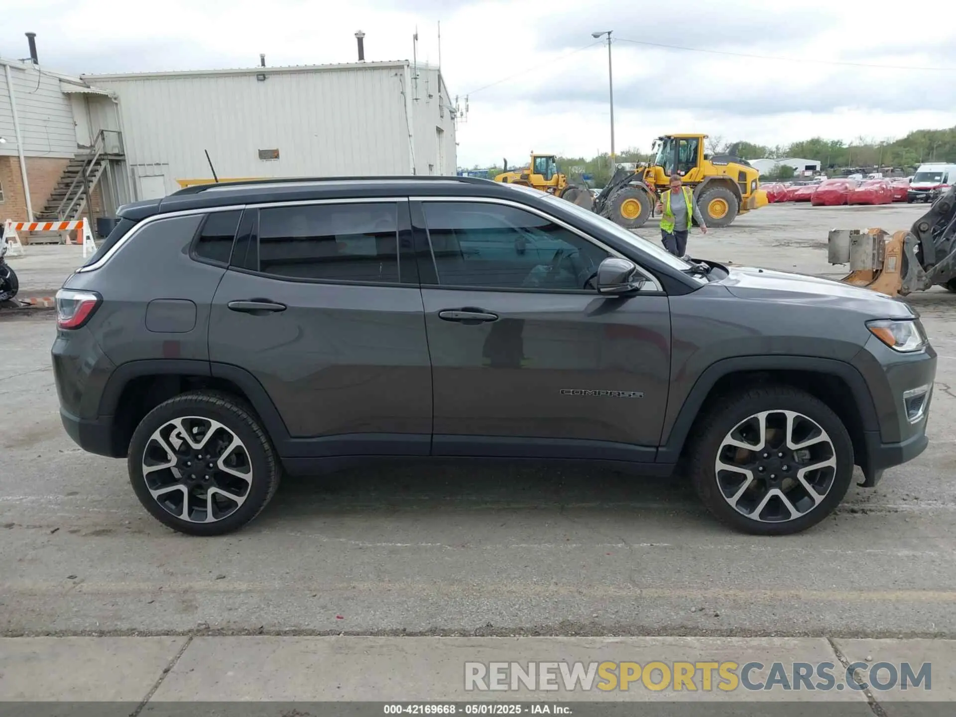 13 Photograph of a damaged car 3C4NJDCB5MT521750 JEEP COMPASS 2021