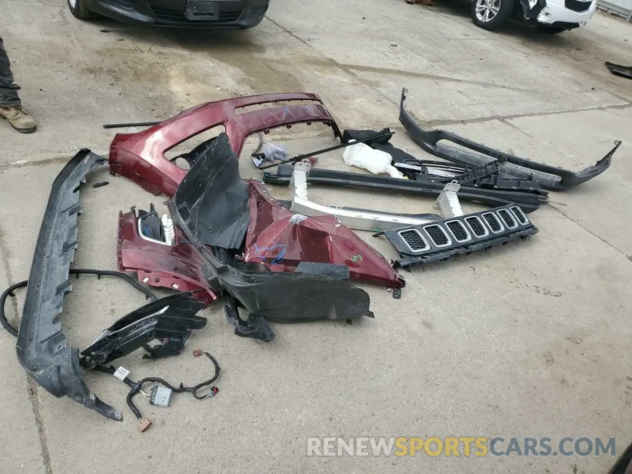 13 Photograph of a damaged car 3C4NJDCBXMT537779 JEEP COMPASS 2021