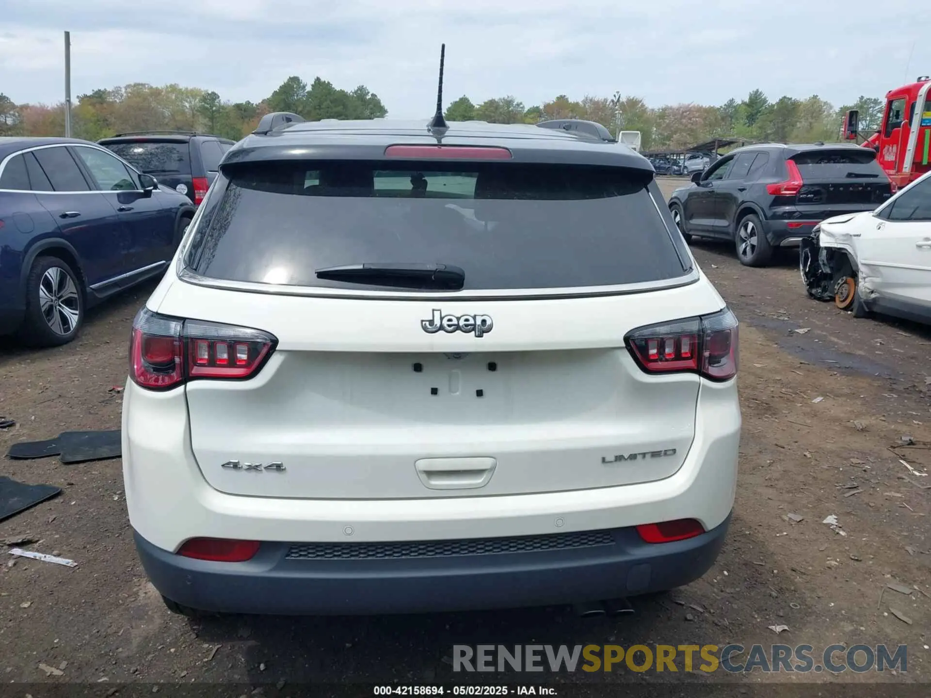 16 Photograph of a damaged car 3C4NJDCBXMT576517 JEEP COMPASS 2021