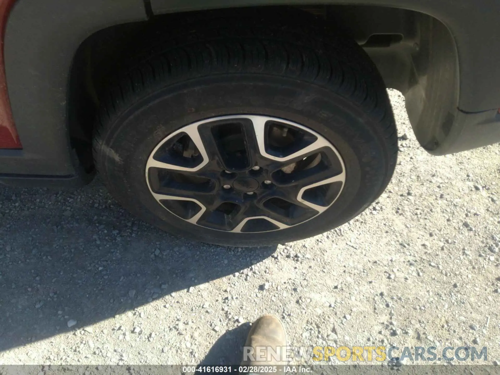 12 Photograph of a damaged car 3C4NJDDB1MT547924 JEEP COMPASS 2021