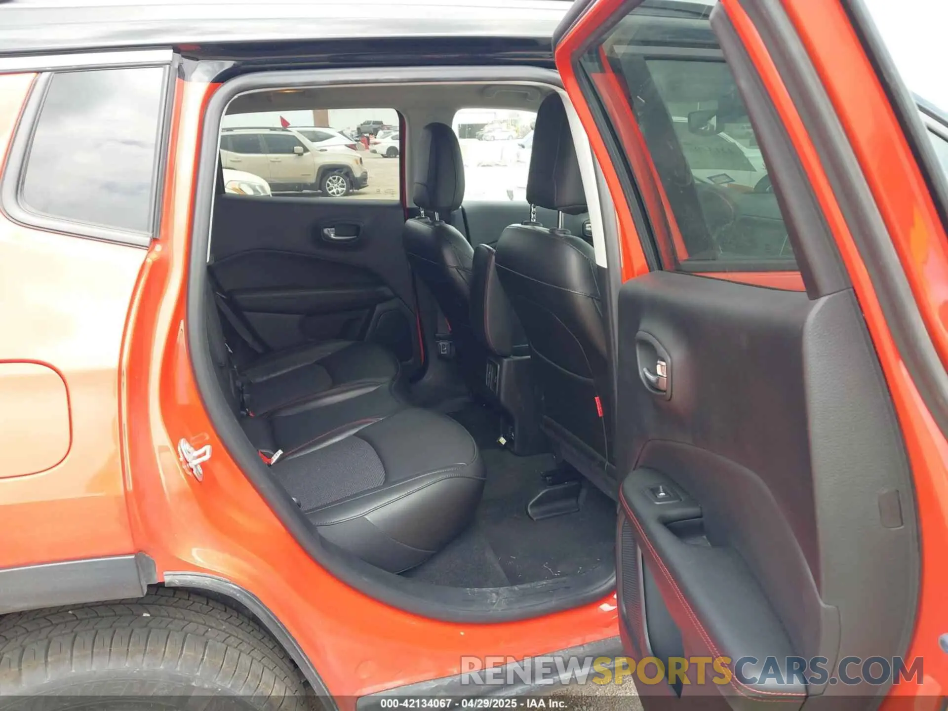 8 Photograph of a damaged car 3C4NJDDB3MT503519 JEEP COMPASS 2021