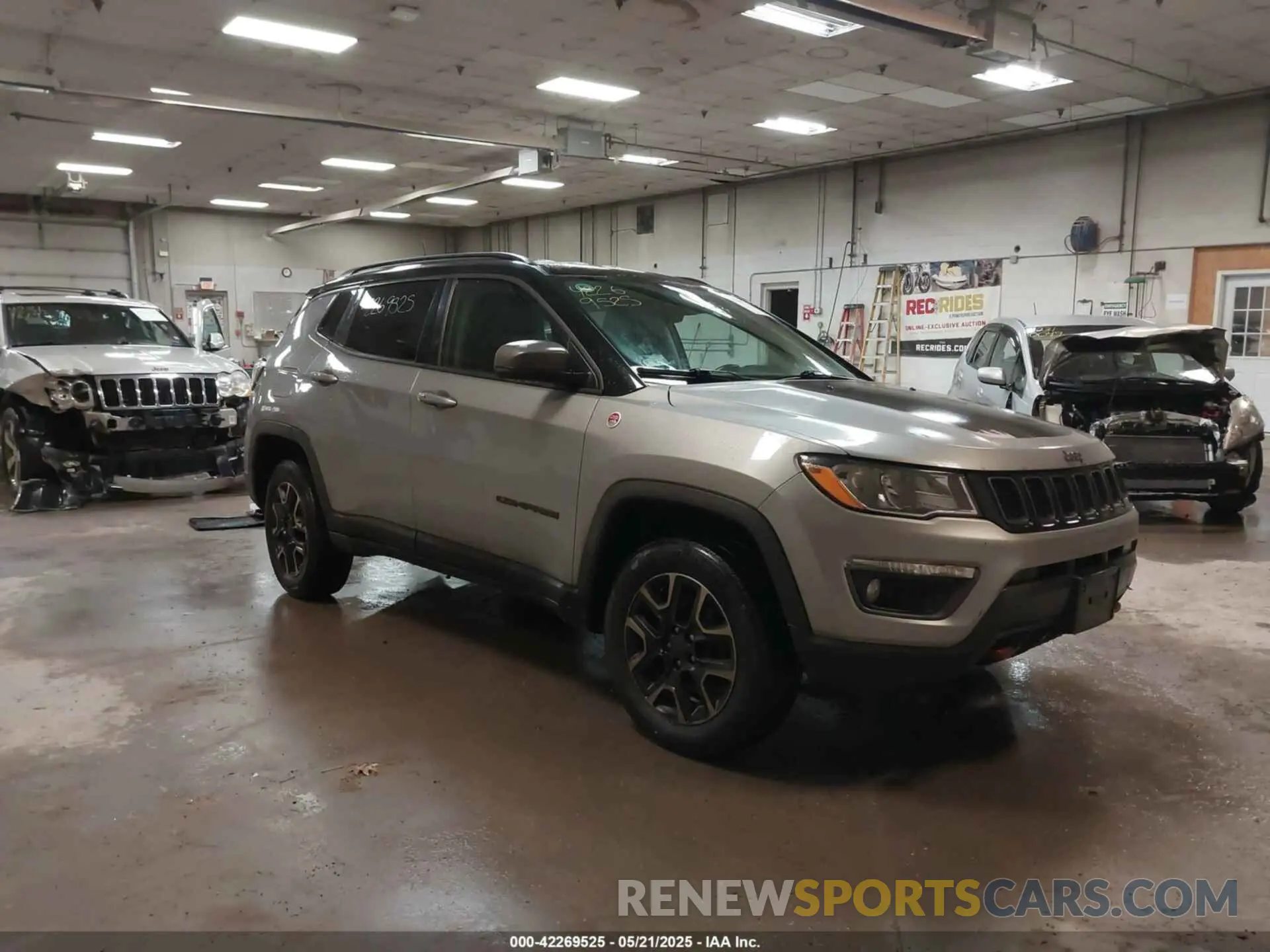 1 Photograph of a damaged car 3C4NJDDB3MT587034 JEEP COMPASS 2021