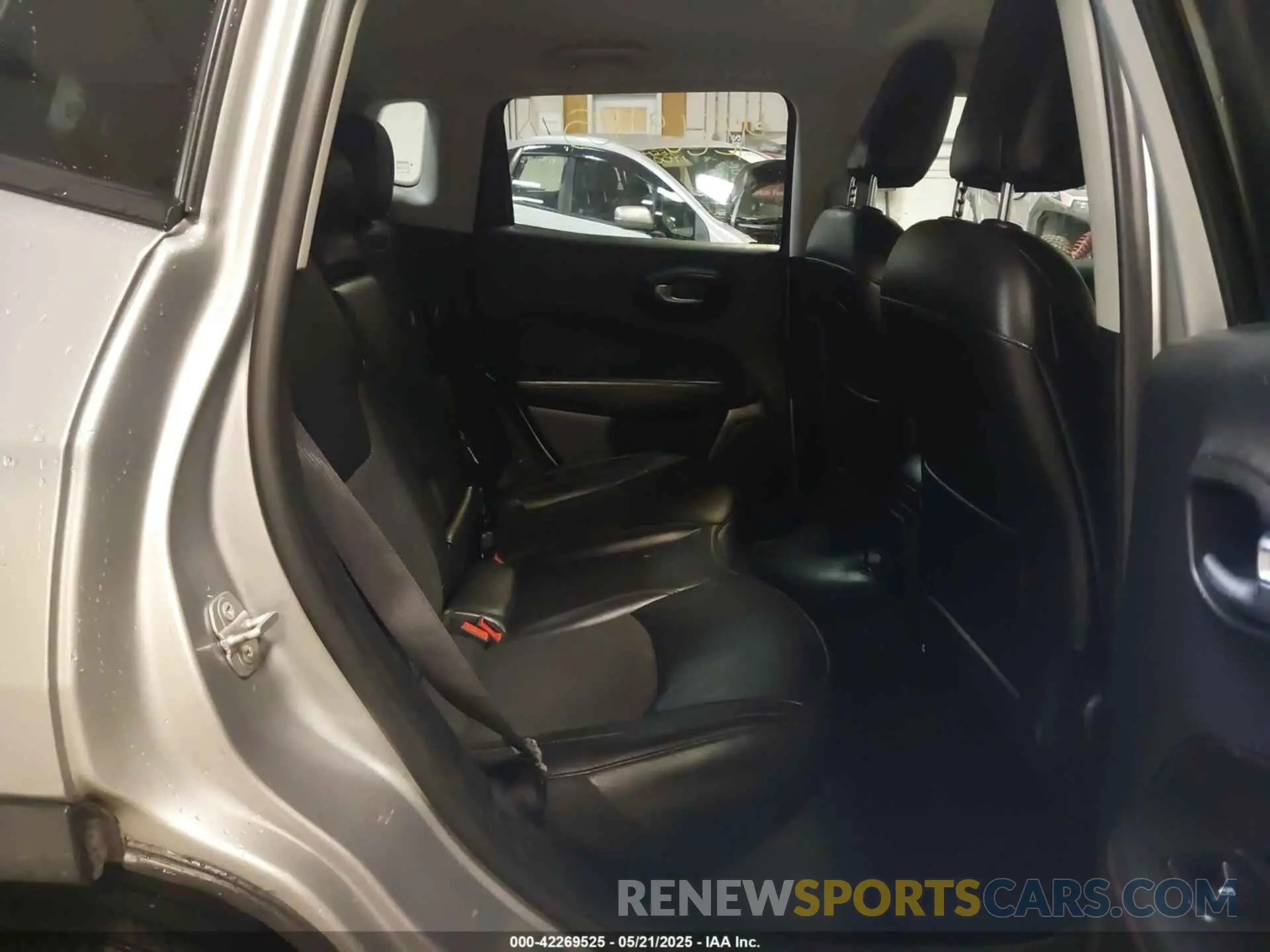 8 Photograph of a damaged car 3C4NJDDB3MT587034 JEEP COMPASS 2021