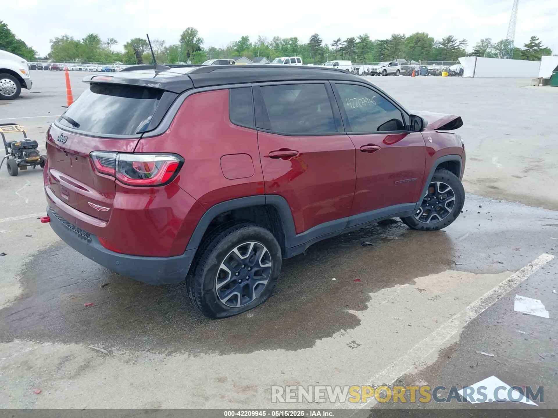 4 Photograph of a damaged car 3C4NJDDB6MT502932 JEEP COMPASS 2021