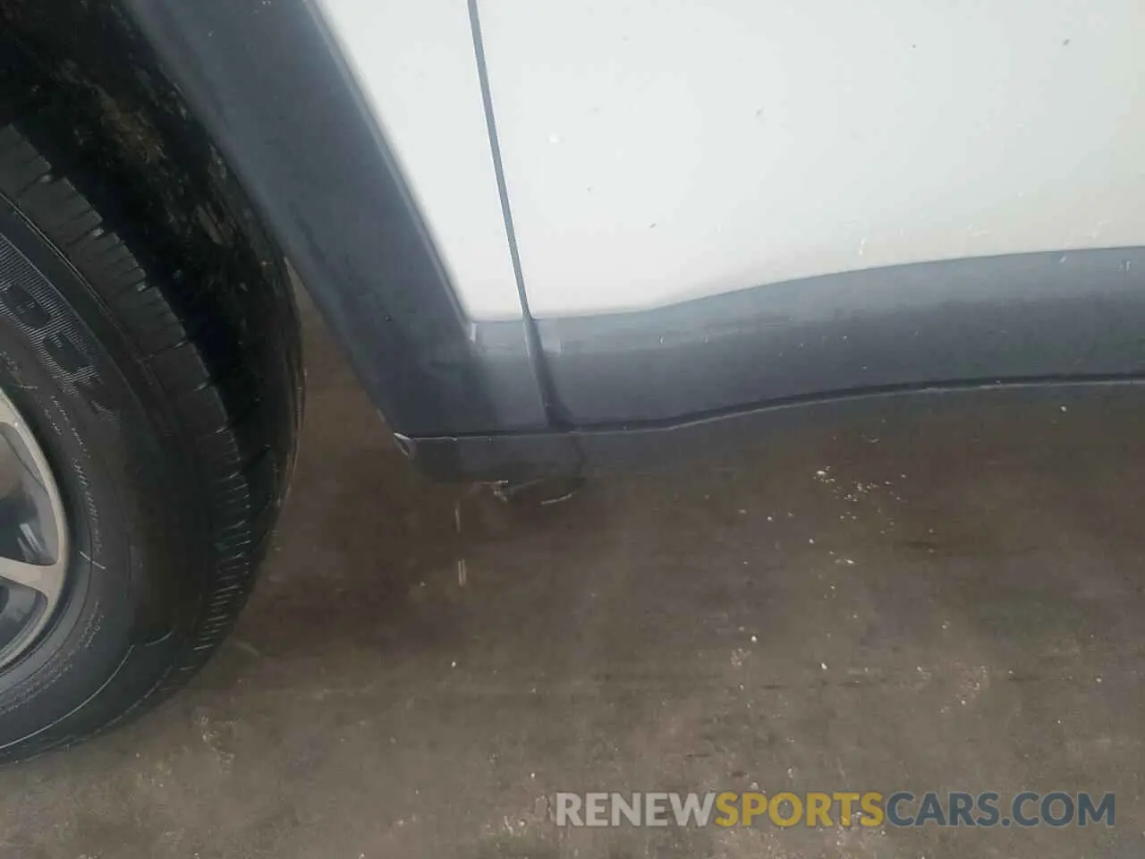 13 Photograph of a damaged car 3C4NJDDB6MT564704 JEEP COMPASS 2021