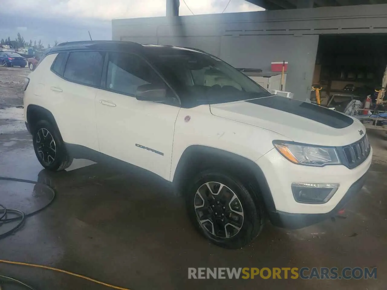 4 Photograph of a damaged car 3C4NJDDB6MT564704 JEEP COMPASS 2021