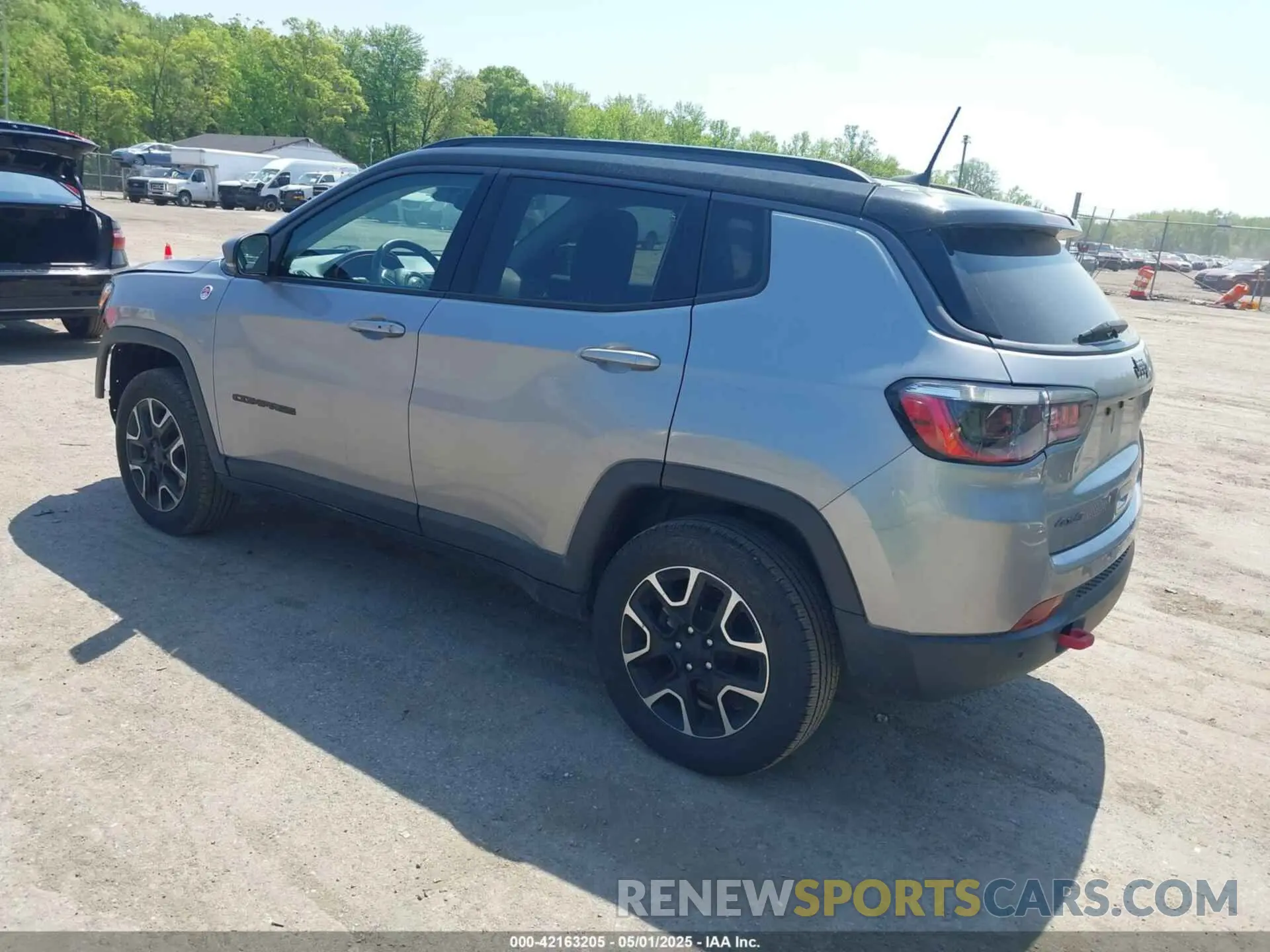 3 Photograph of a damaged car 3C4NJDDB7MT590390 JEEP COMPASS 2021