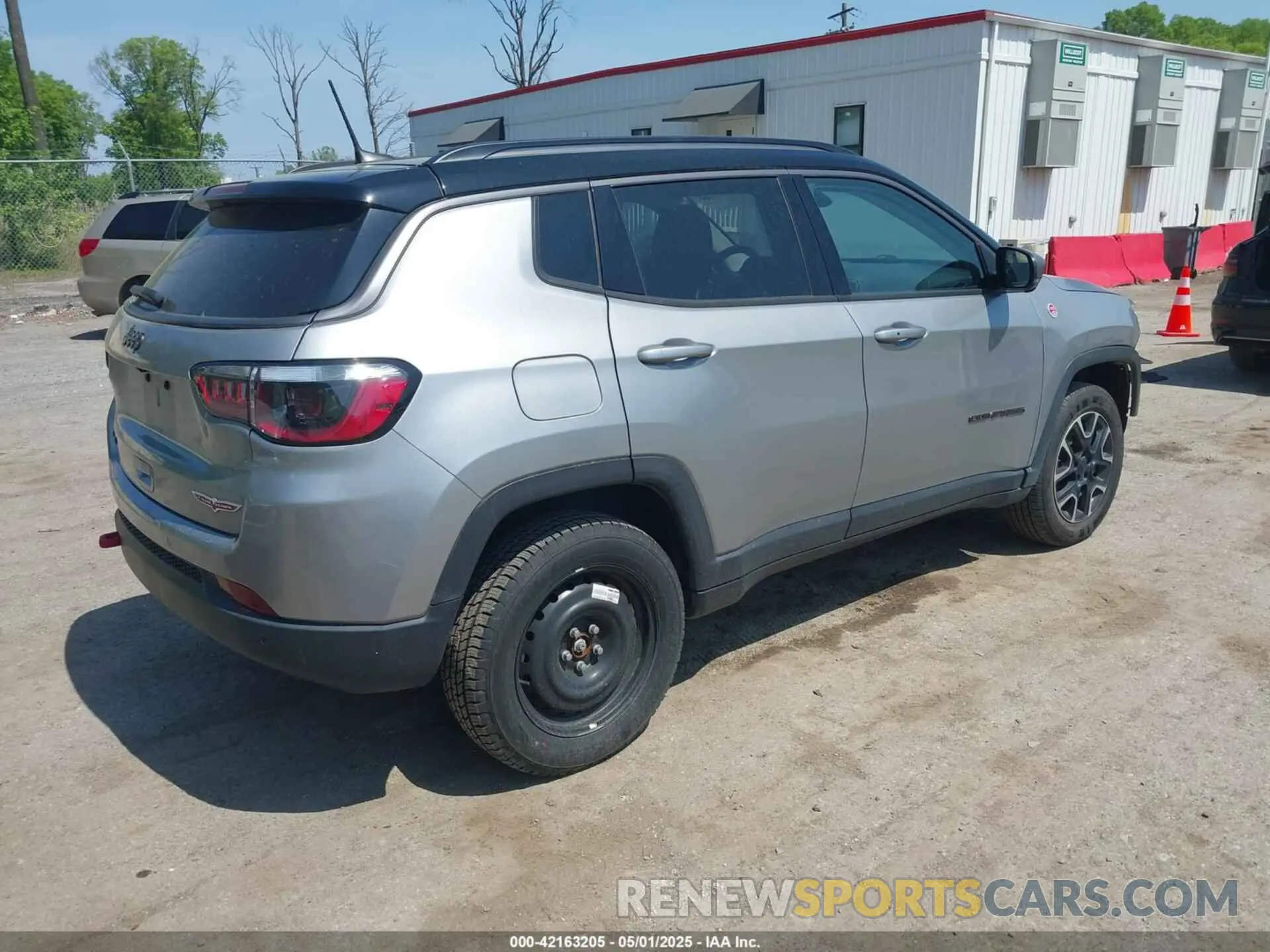 4 Photograph of a damaged car 3C4NJDDB7MT590390 JEEP COMPASS 2021