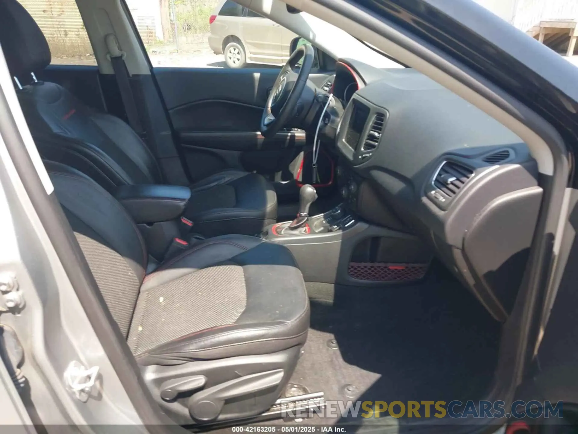 5 Photograph of a damaged car 3C4NJDDB7MT590390 JEEP COMPASS 2021