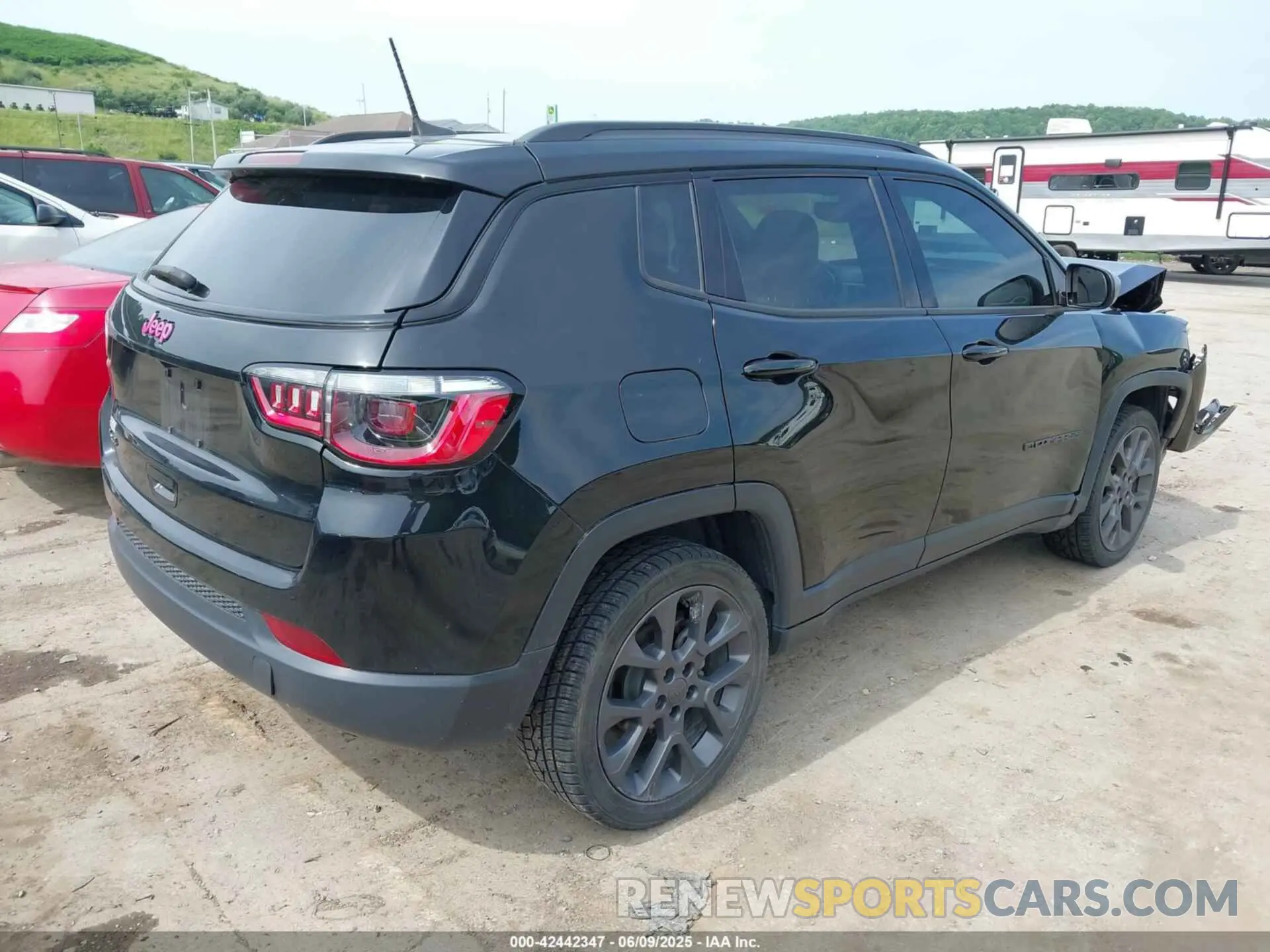 4 Photograph of a damaged car 3C4NJDEB0MT548139 JEEP COMPASS 2021