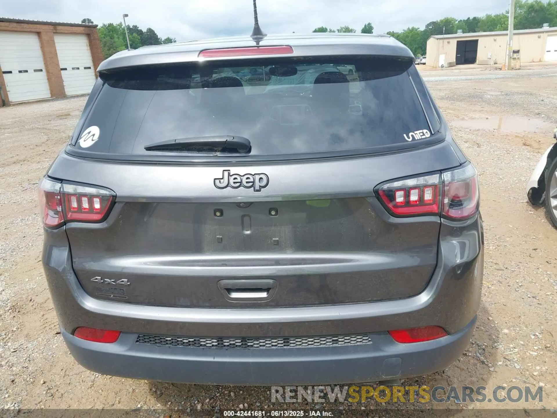 16 Photograph of a damaged car 3C4NJDEB5MT516982 JEEP COMPASS 2021