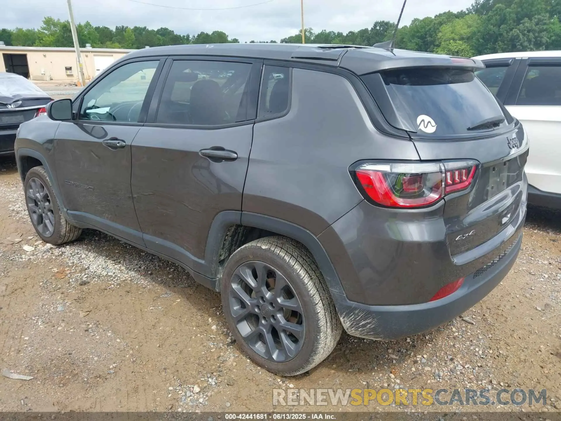 3 Photograph of a damaged car 3C4NJDEB5MT516982 JEEP COMPASS 2021