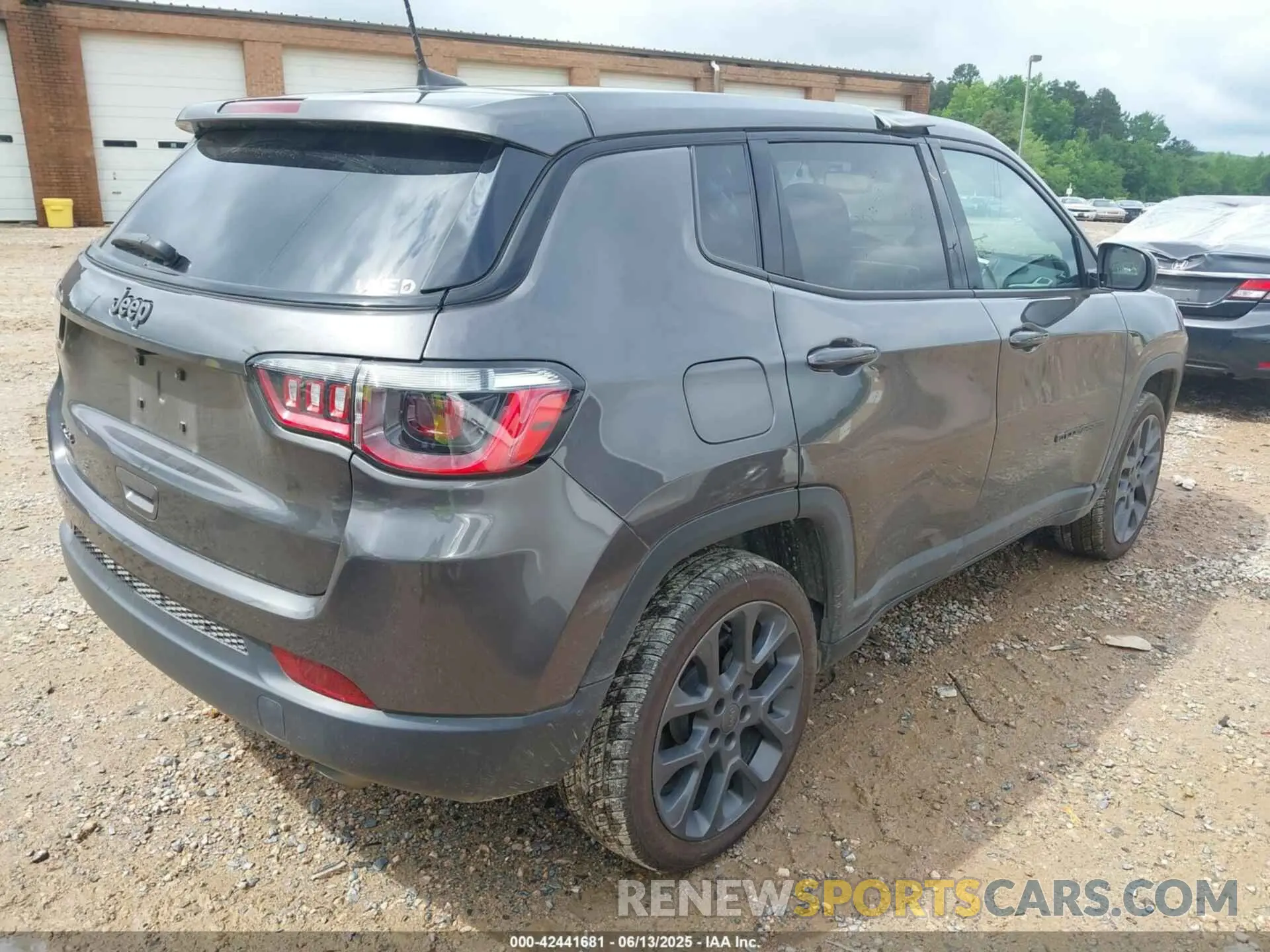 4 Photograph of a damaged car 3C4NJDEB5MT516982 JEEP COMPASS 2021