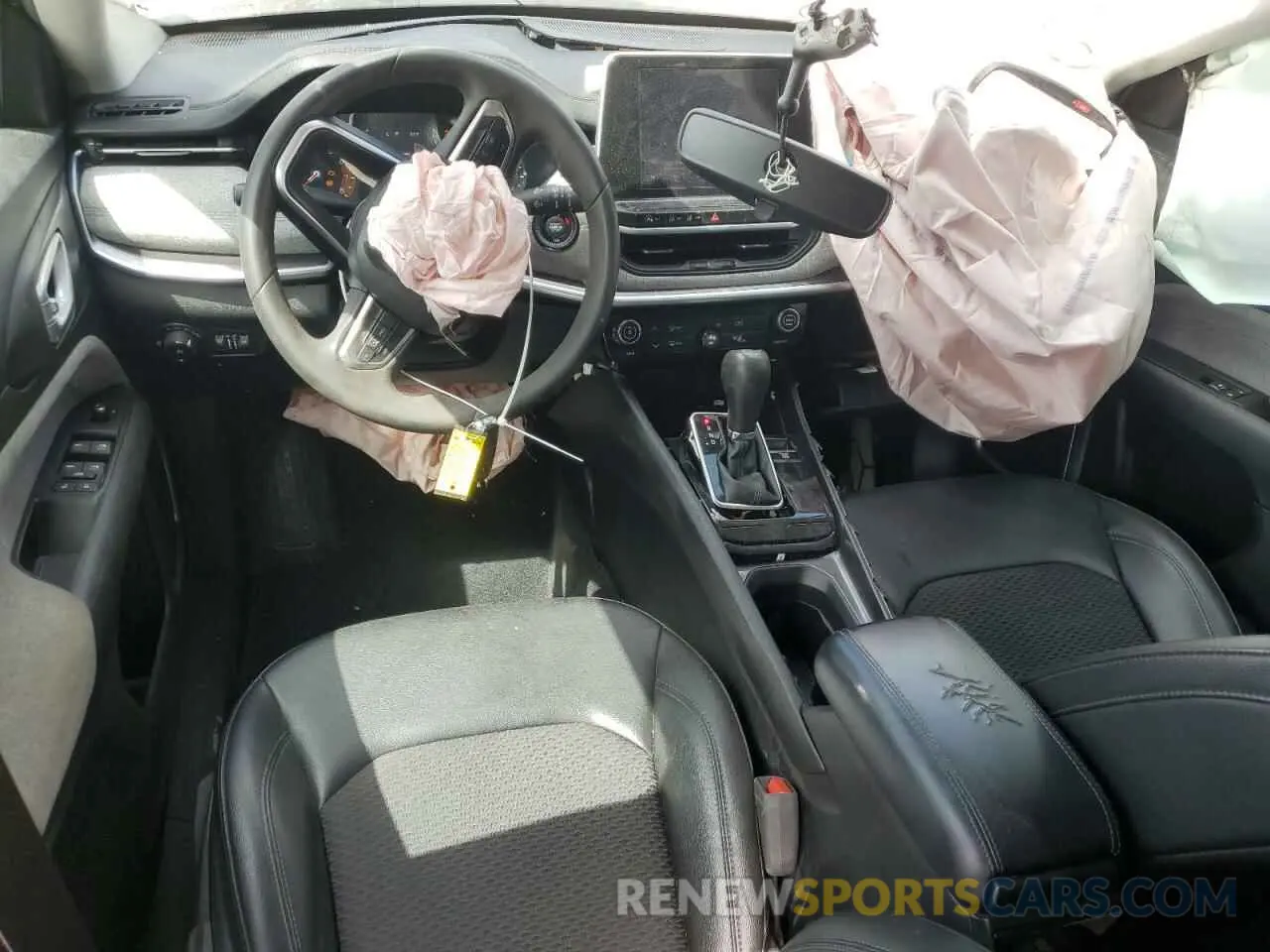8 Photograph of a damaged car 3C4NJCBB0NT112889 JEEP COMPASS 2022