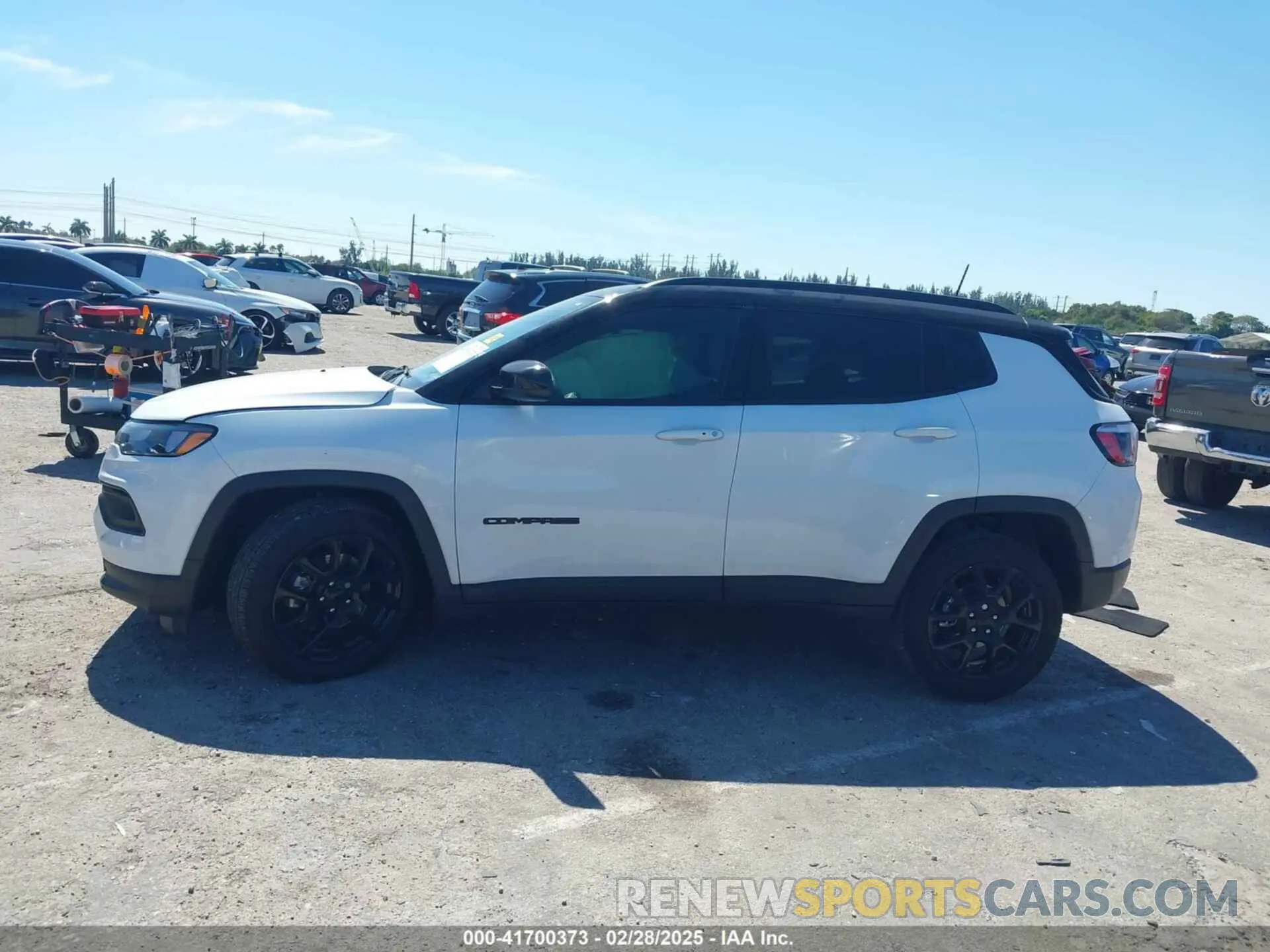 14 Photograph of a damaged car 3C4NJCBB0NT235267 JEEP COMPASS 2022