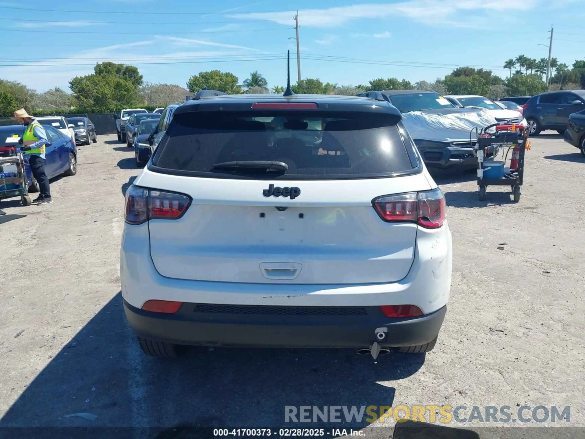 16 Photograph of a damaged car 3C4NJCBB0NT235267 JEEP COMPASS 2022