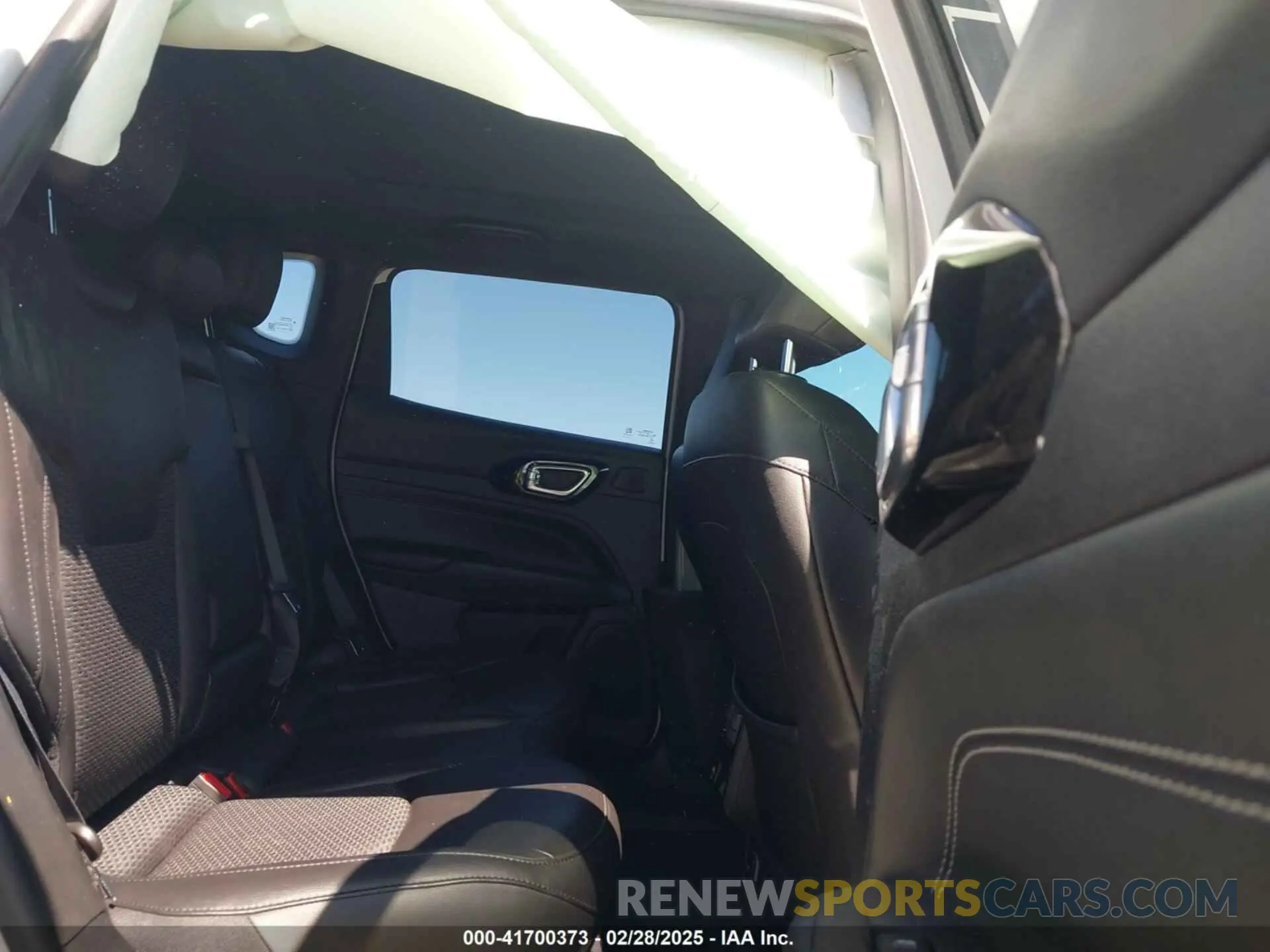 8 Photograph of a damaged car 3C4NJCBB0NT235267 JEEP COMPASS 2022