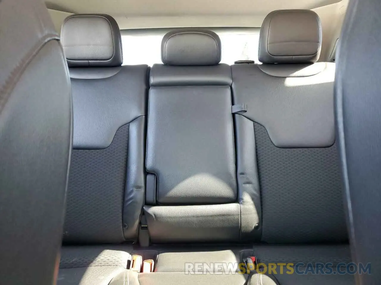 10 Photograph of a damaged car 3C4NJCBB2NT198626 JEEP COMPASS 2022