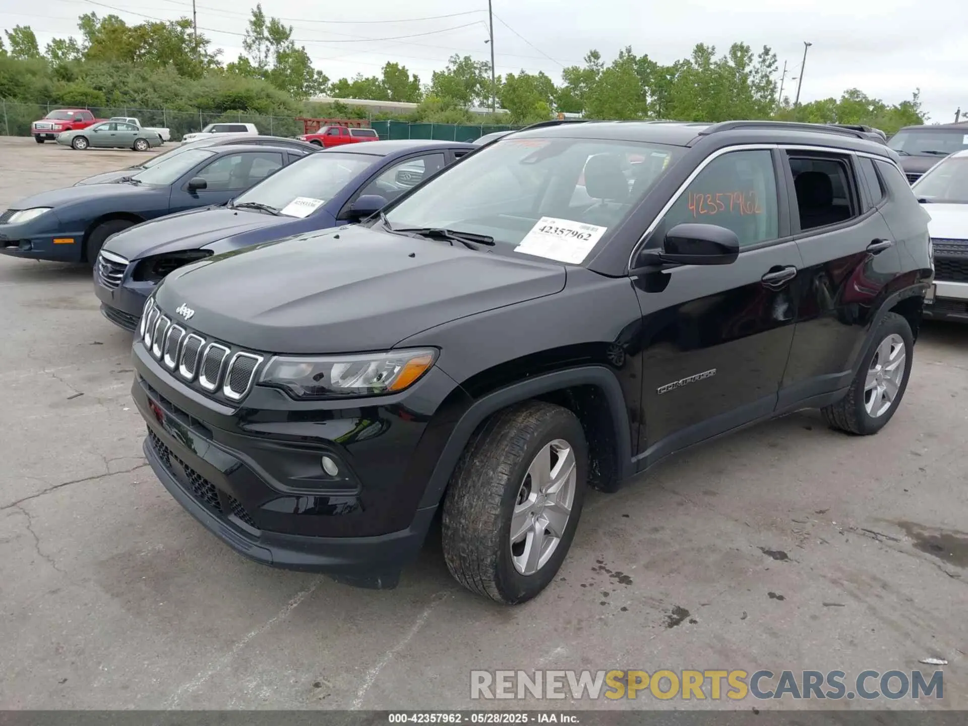 2 Photograph of a damaged car 3C4NJCBB3NT234484 JEEP COMPASS 2022