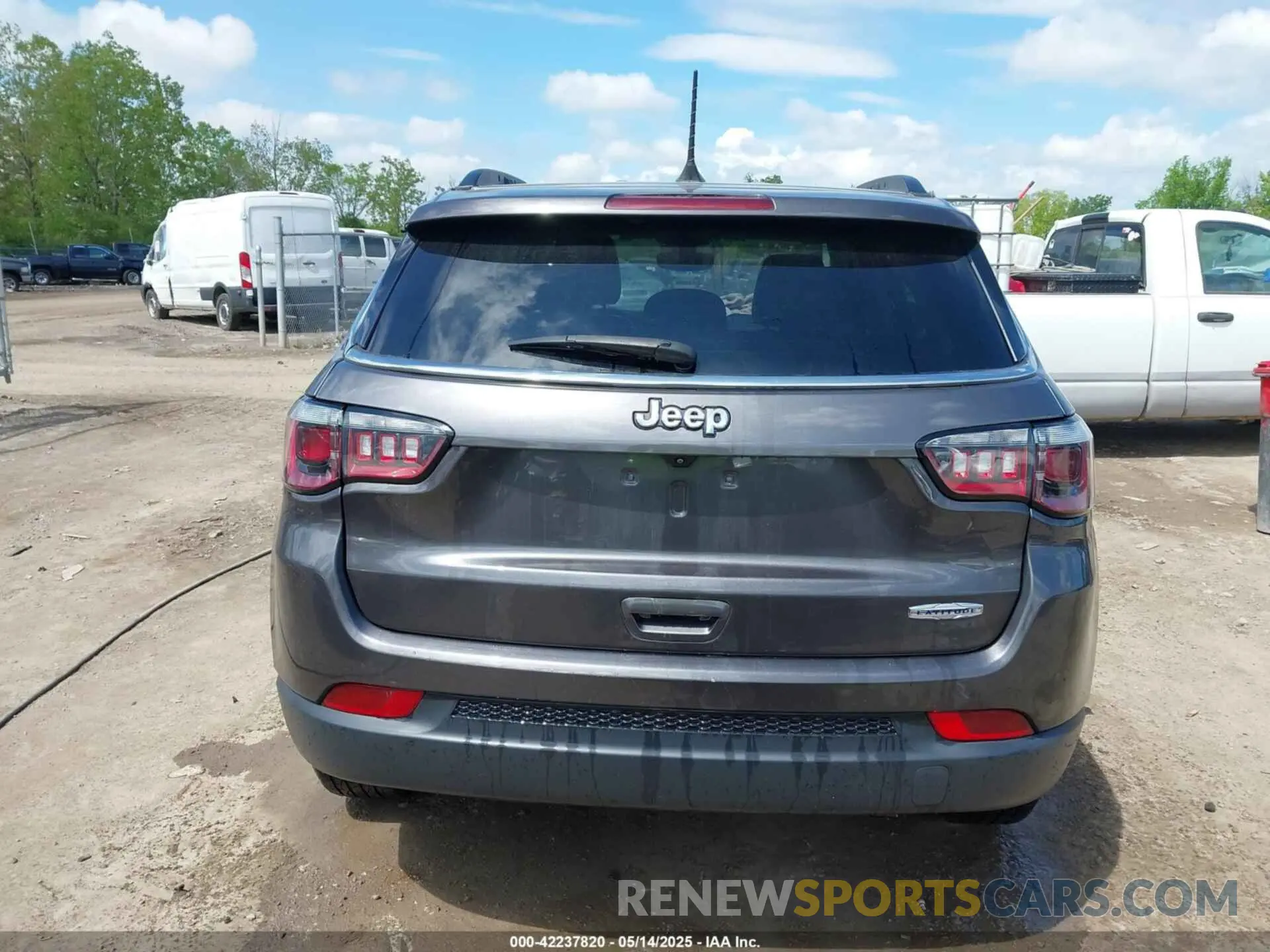16 Photograph of a damaged car 3C4NJCBB5NT103444 JEEP COMPASS 2022