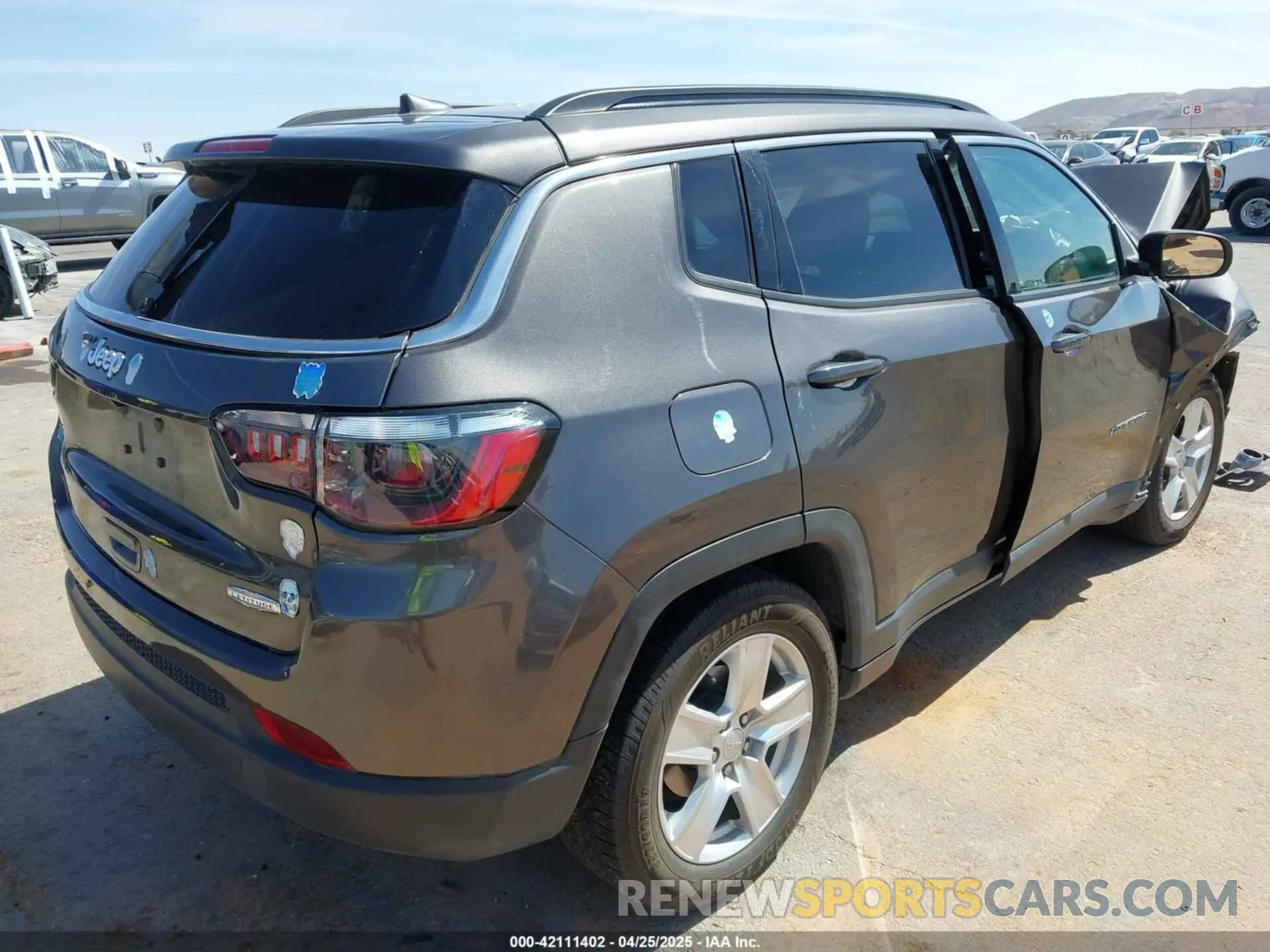4 Photograph of a damaged car 3C4NJCBB5NT106599 JEEP COMPASS 2022