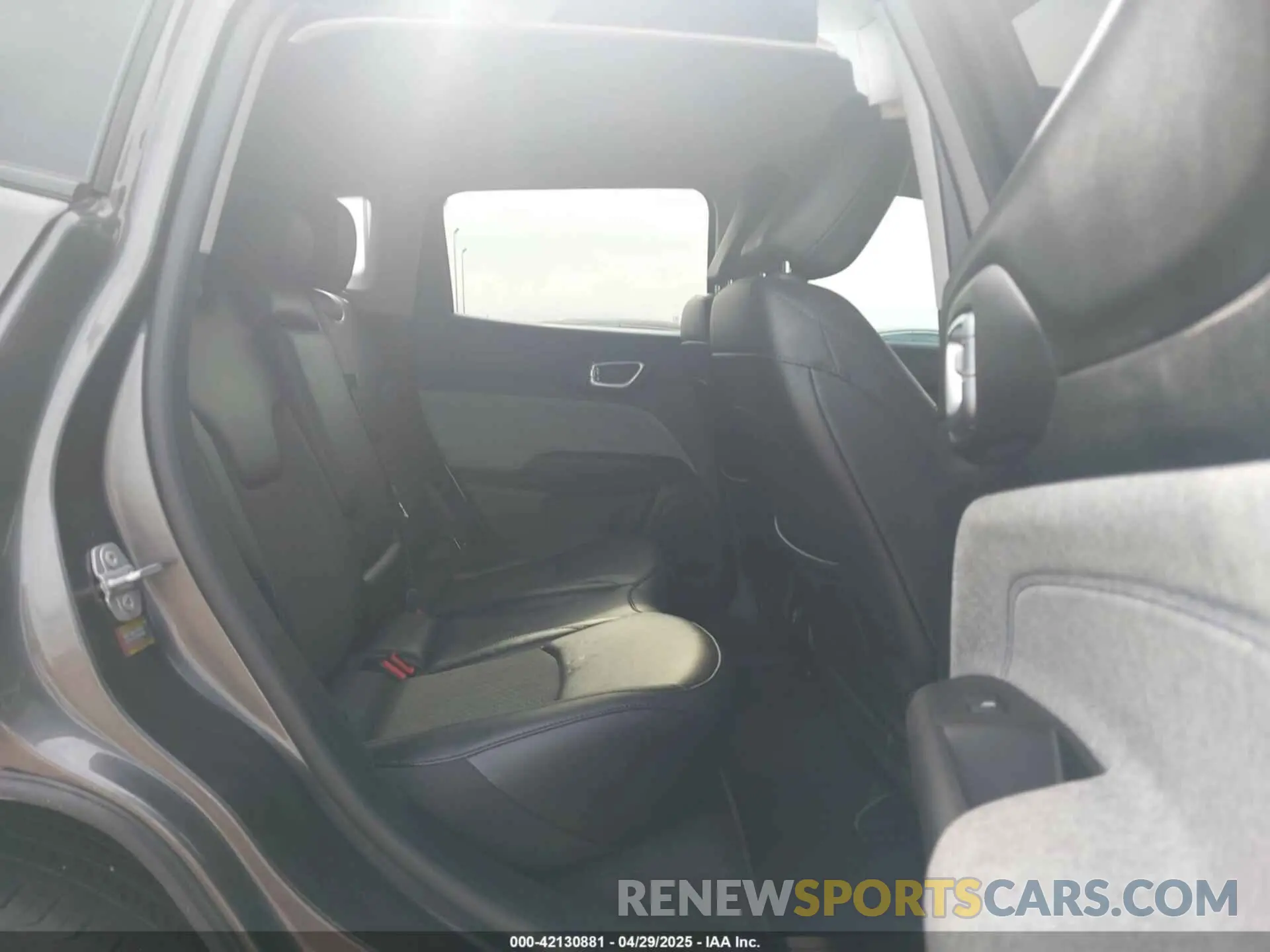8 Photograph of a damaged car 3C4NJCBB5NT149470 JEEP COMPASS 2022