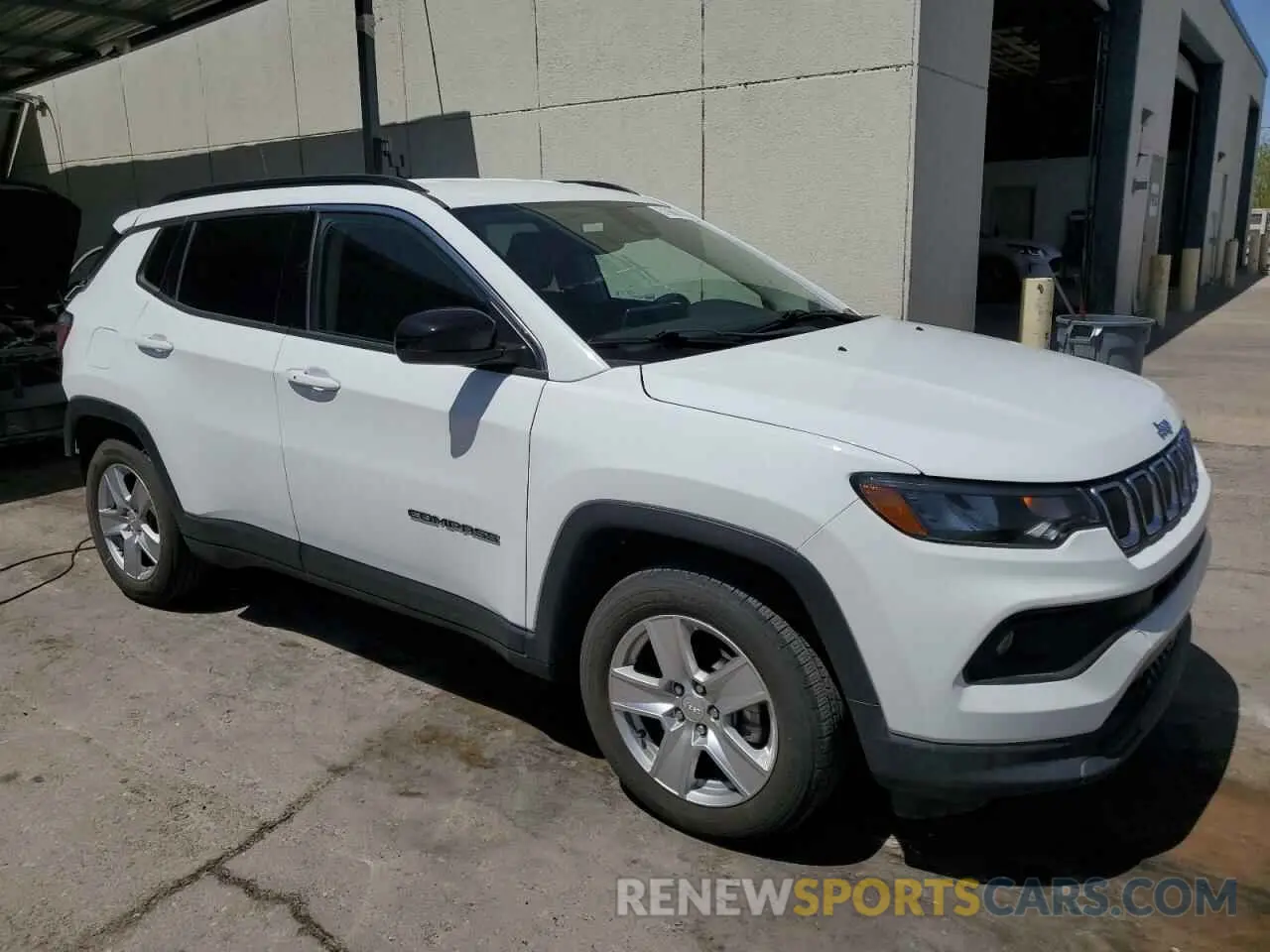 4 Photograph of a damaged car 3C4NJCBB5NT205164 JEEP COMPASS 2022