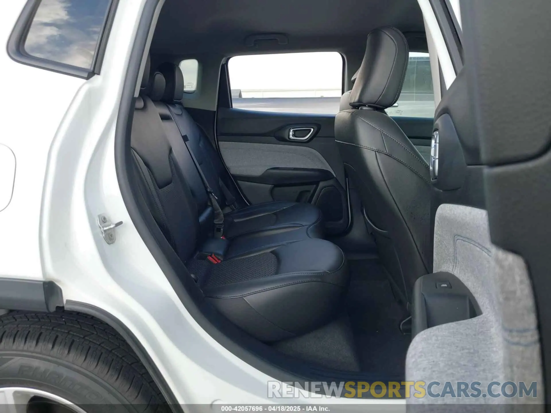8 Фотография поврежденного автомобиля 3C4NJCBB6NT217940 JEEP COMPASS 2022