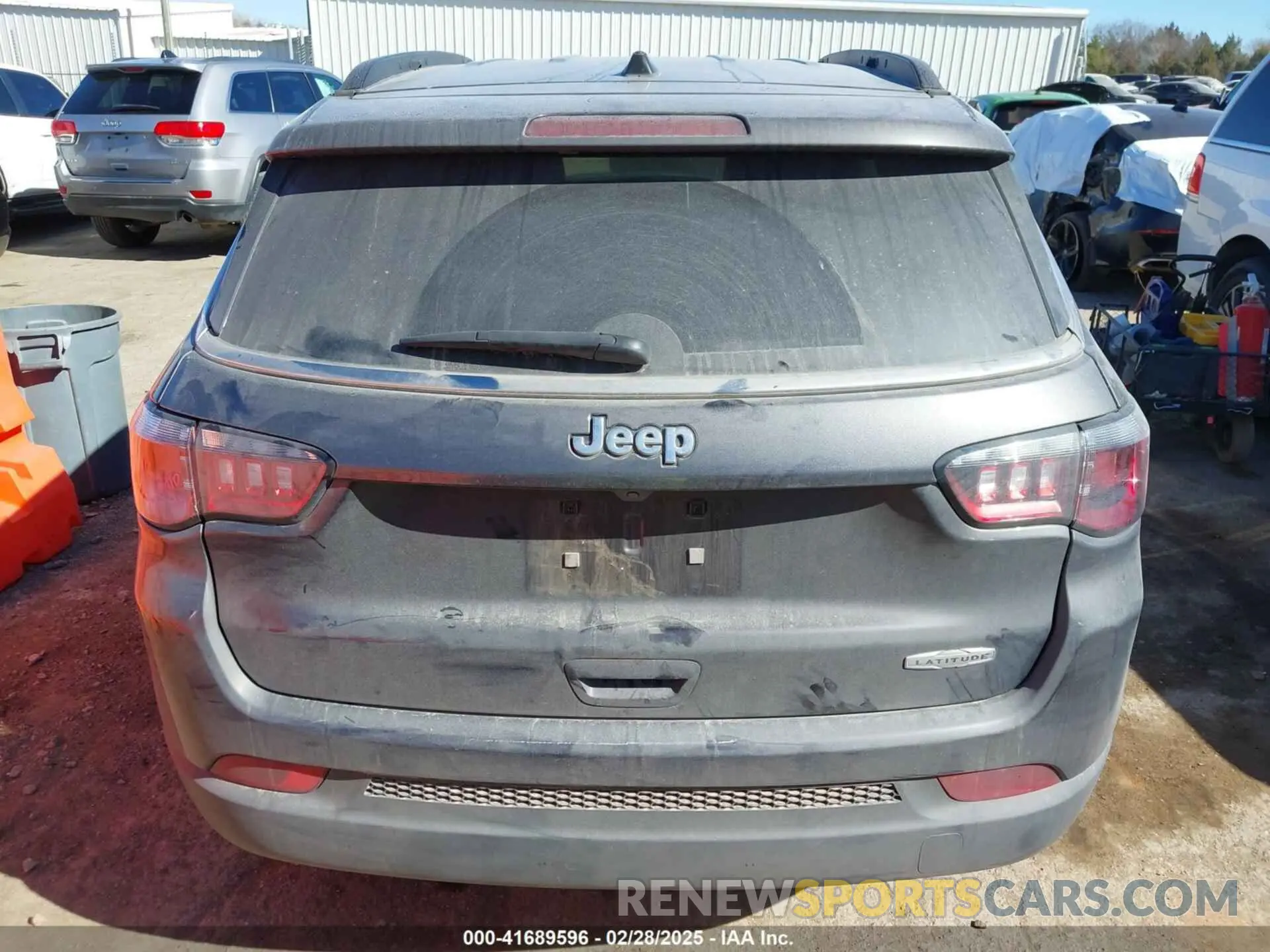 17 Photograph of a damaged car 3C4NJCBB6NT224970 JEEP COMPASS 2022