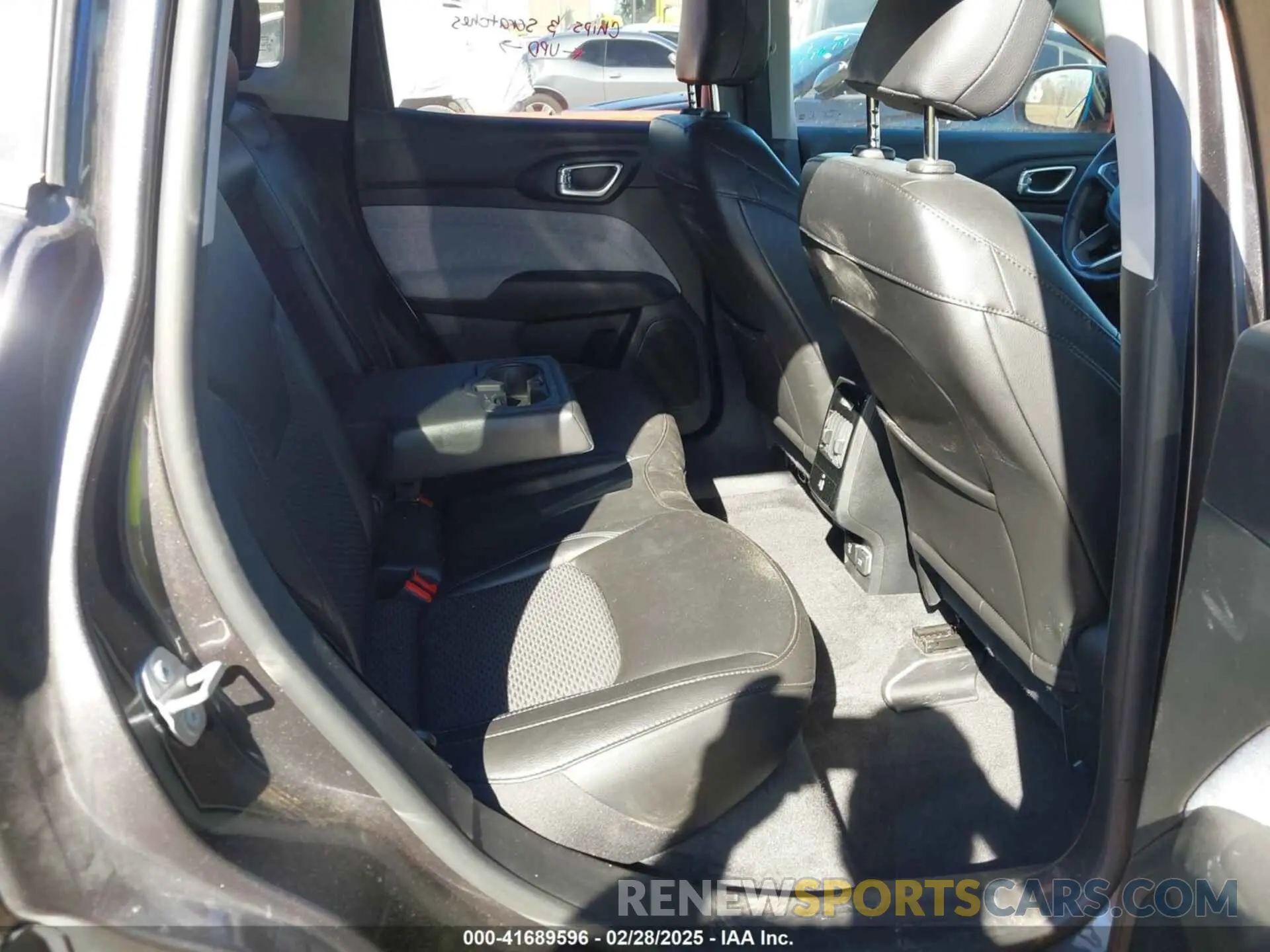 8 Photograph of a damaged car 3C4NJCBB6NT224970 JEEP COMPASS 2022