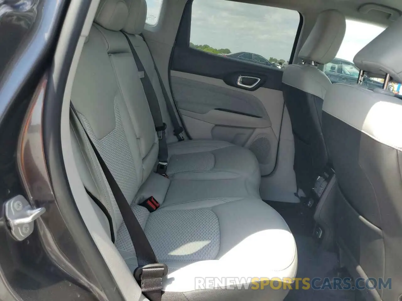 11 Photograph of a damaged car 3C4NJCBB7NT235119 JEEP COMPASS 2022