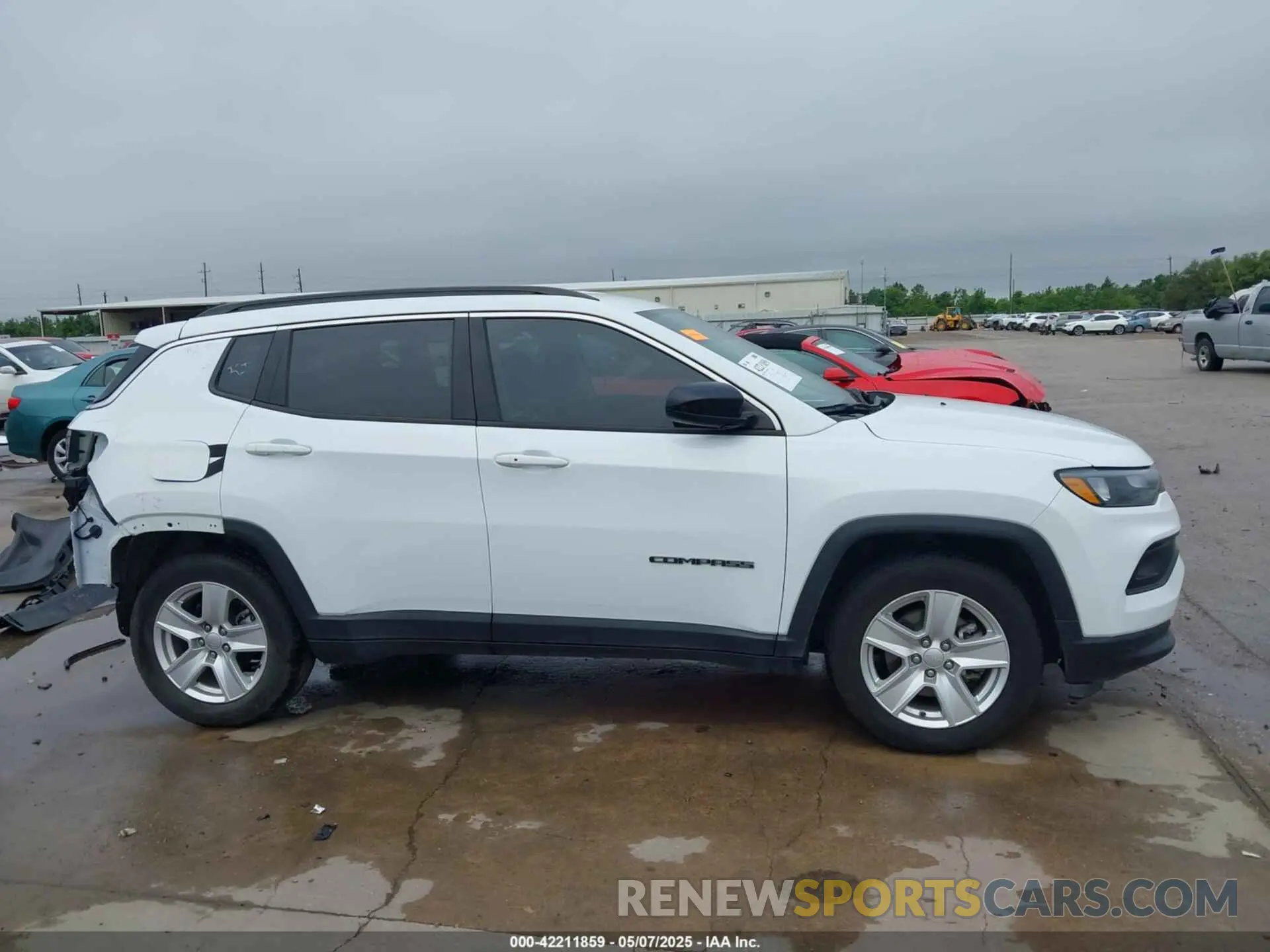 14 Photograph of a damaged car 3C4NJCBB8NT137619 JEEP COMPASS 2022