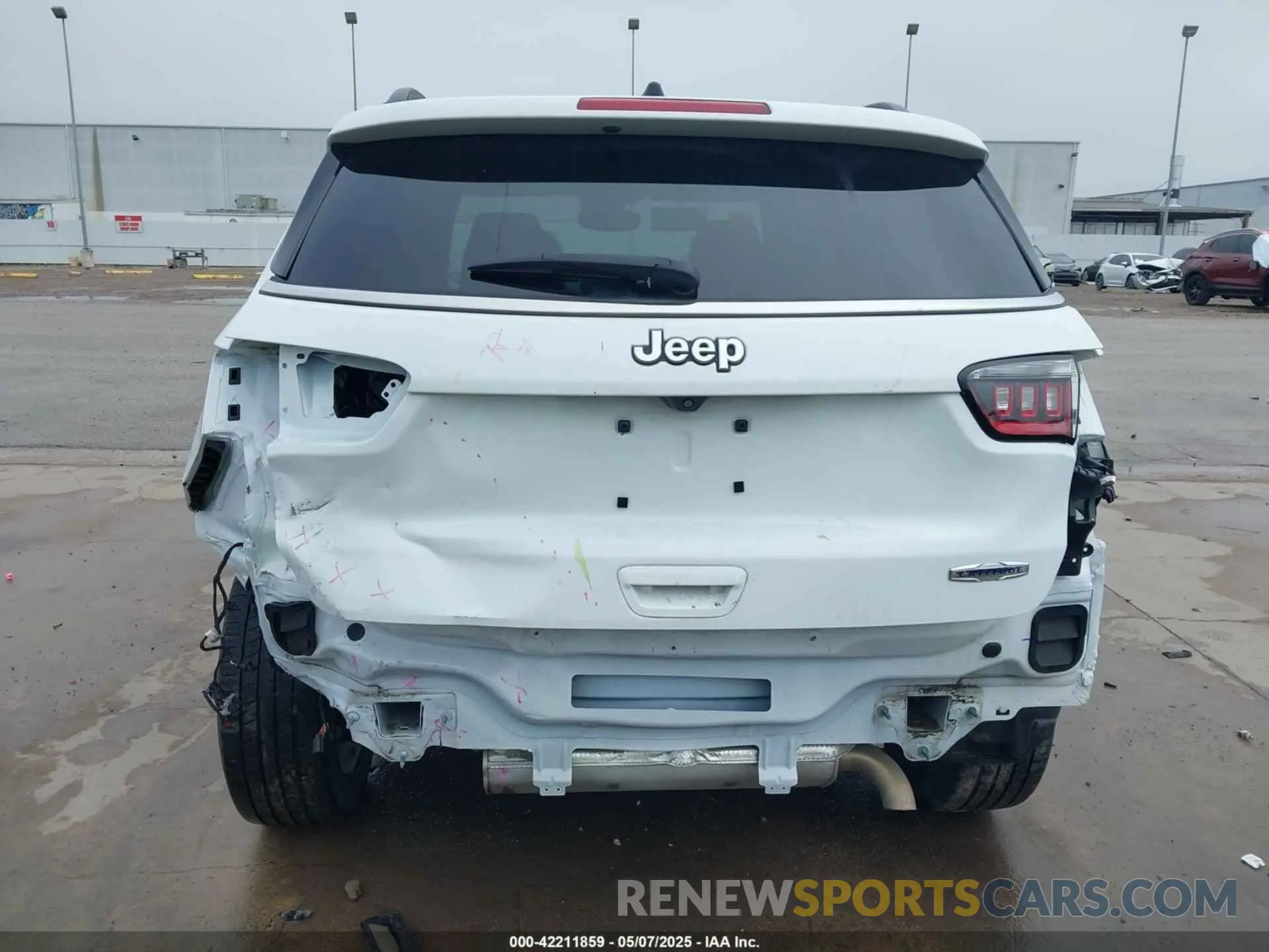 17 Photograph of a damaged car 3C4NJCBB8NT137619 JEEP COMPASS 2022