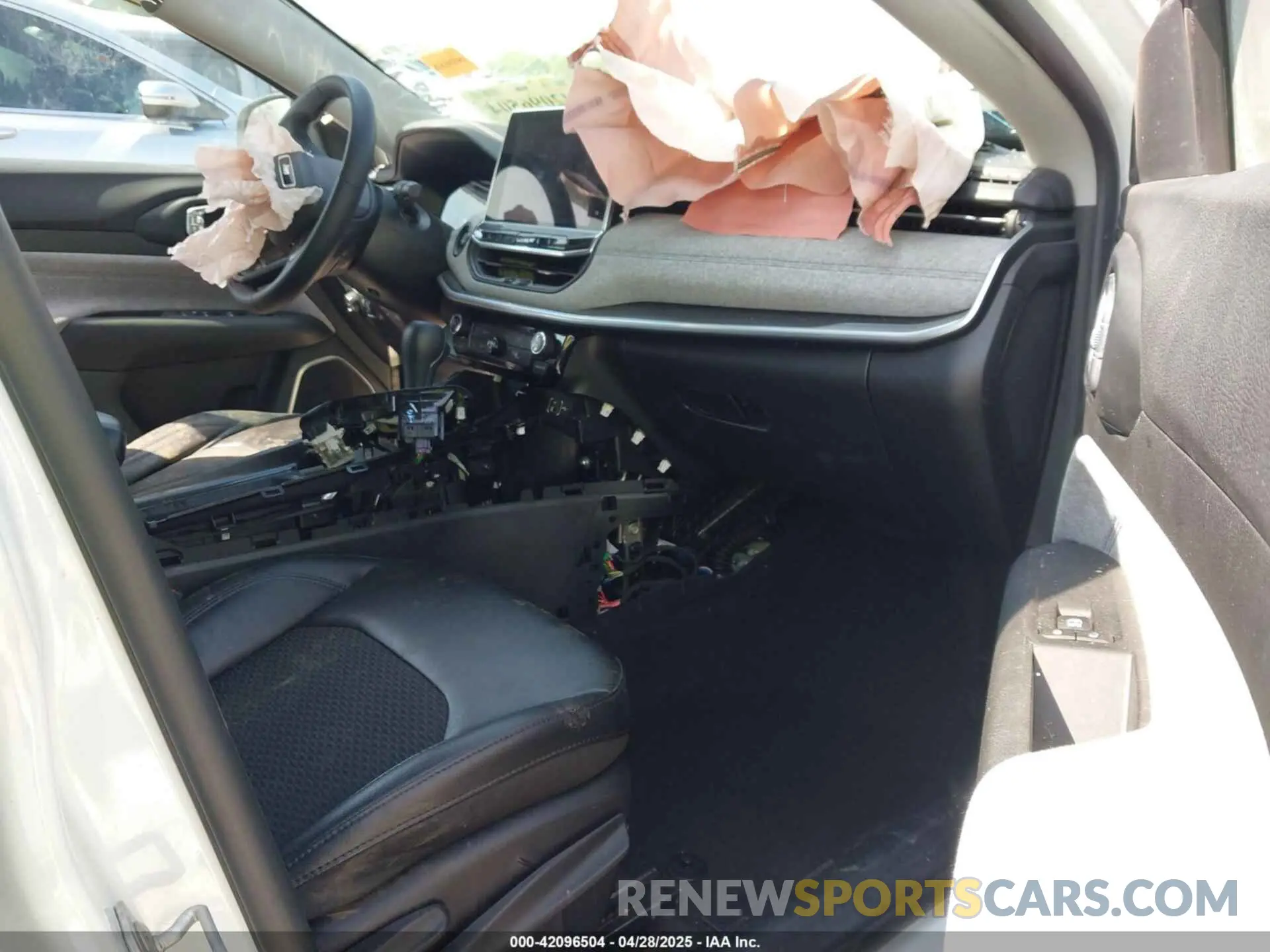 5 Photograph of a damaged car 3C4NJCBB8NT219365 JEEP COMPASS 2022
