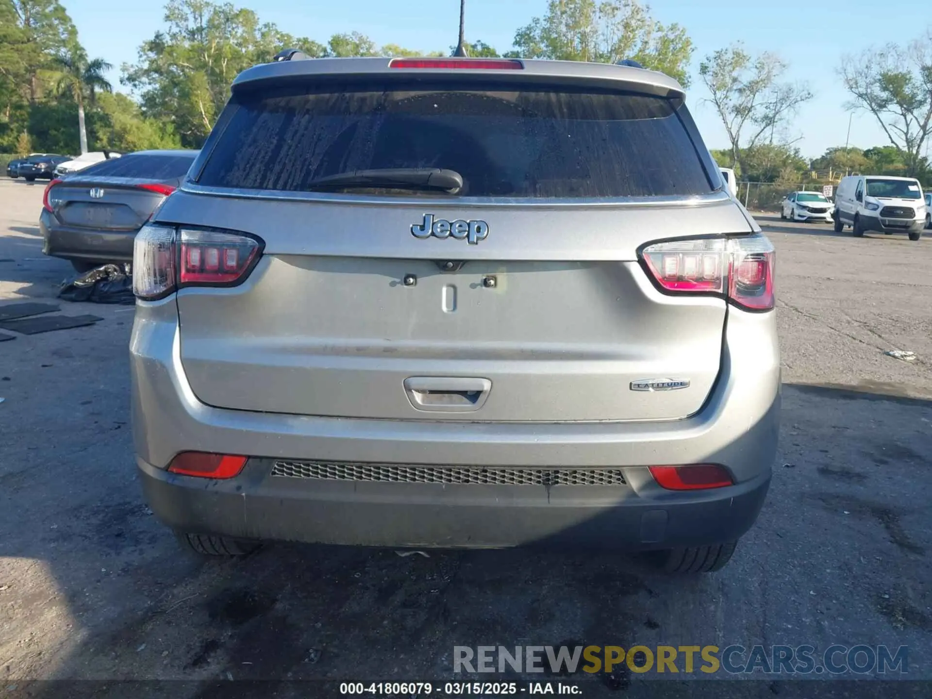 17 Photograph of a damaged car 3C4NJCBBXNT106596 JEEP COMPASS 2022
