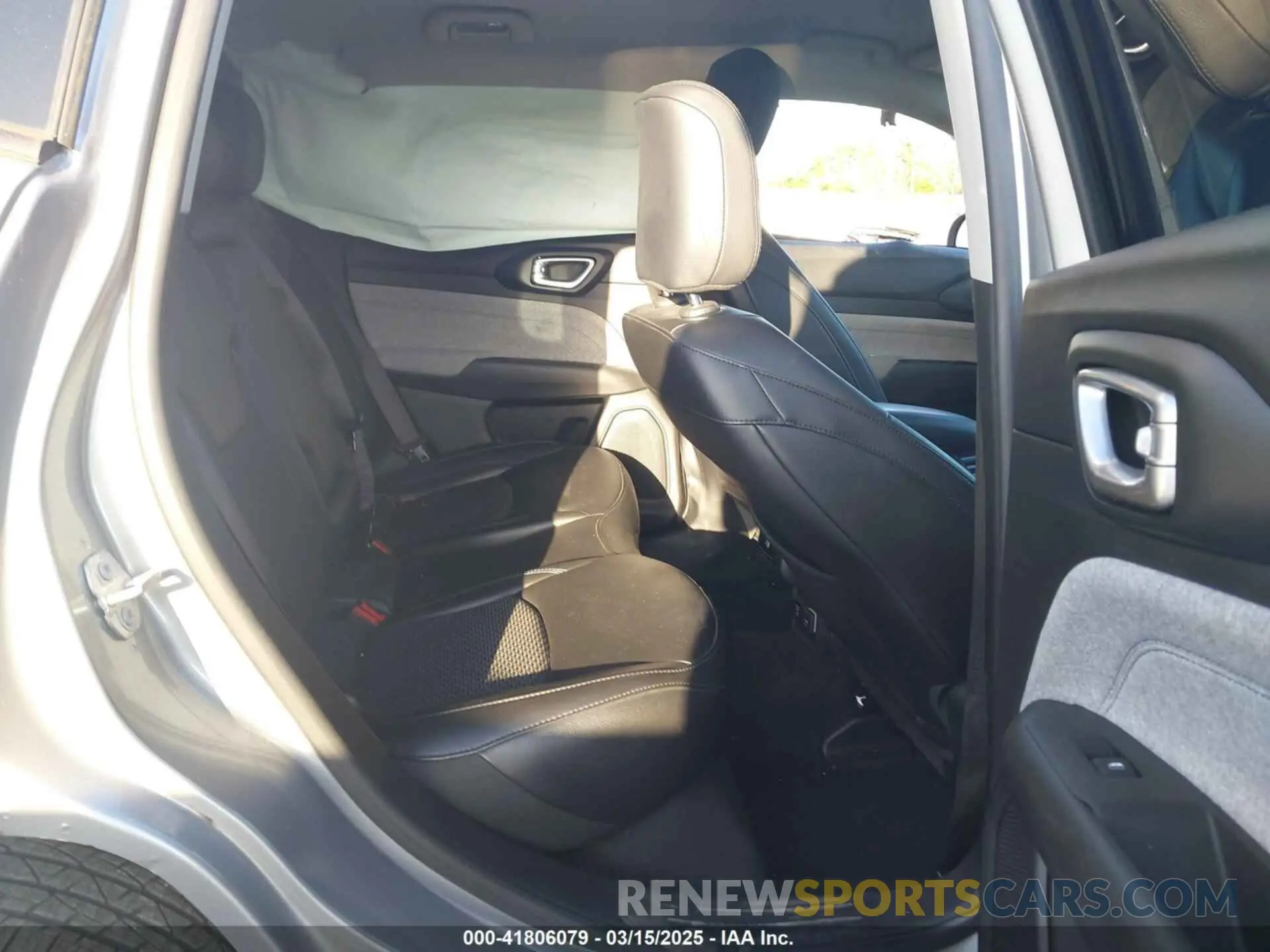 8 Photograph of a damaged car 3C4NJCBBXNT106596 JEEP COMPASS 2022