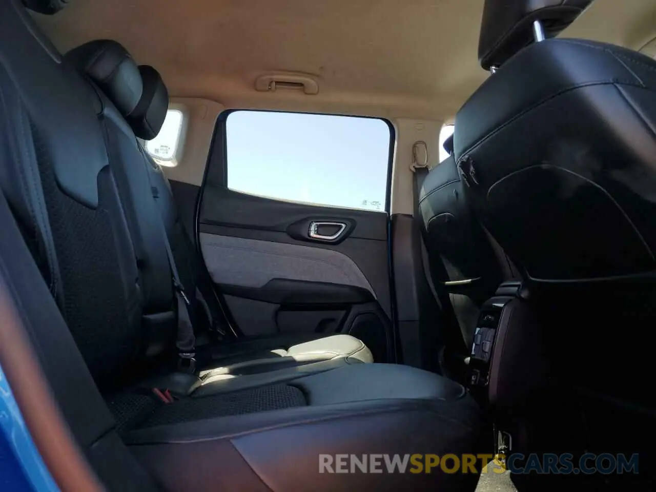 11 Photograph of a damaged car 3C4NJDBB1NT127245 JEEP COMPASS 2022