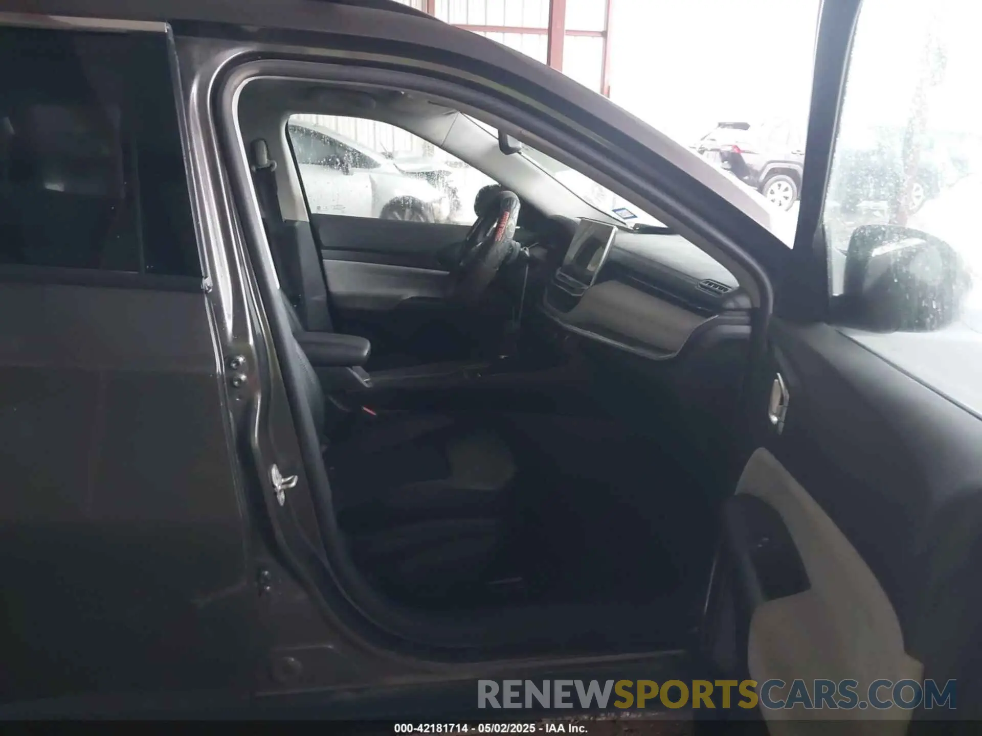 5 Photograph of a damaged car 3C4NJDBB1NT223599 JEEP COMPASS 2022